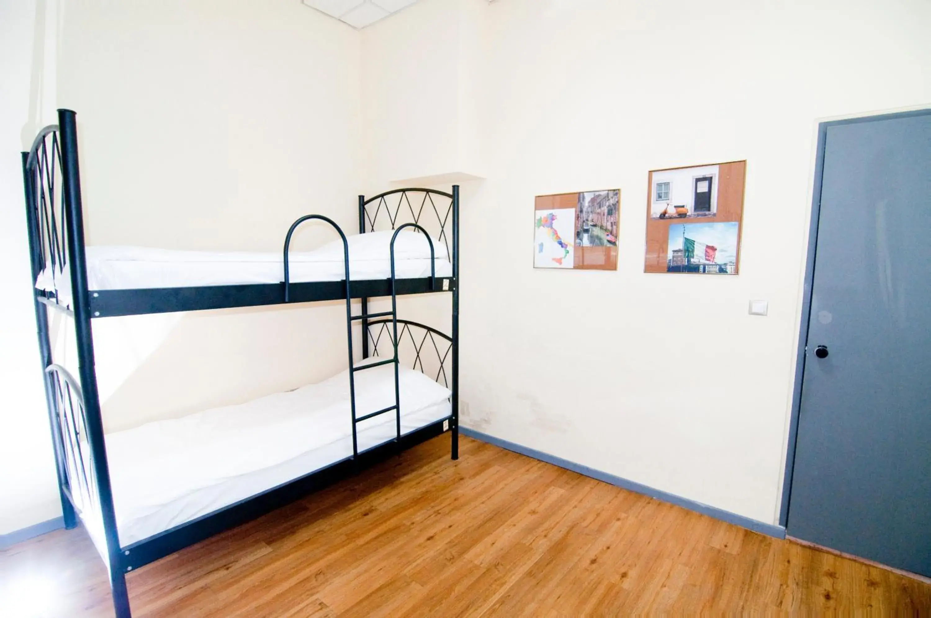 Bed in RentRooms Thessaloniki Bed in RentRooms Thessaloniki