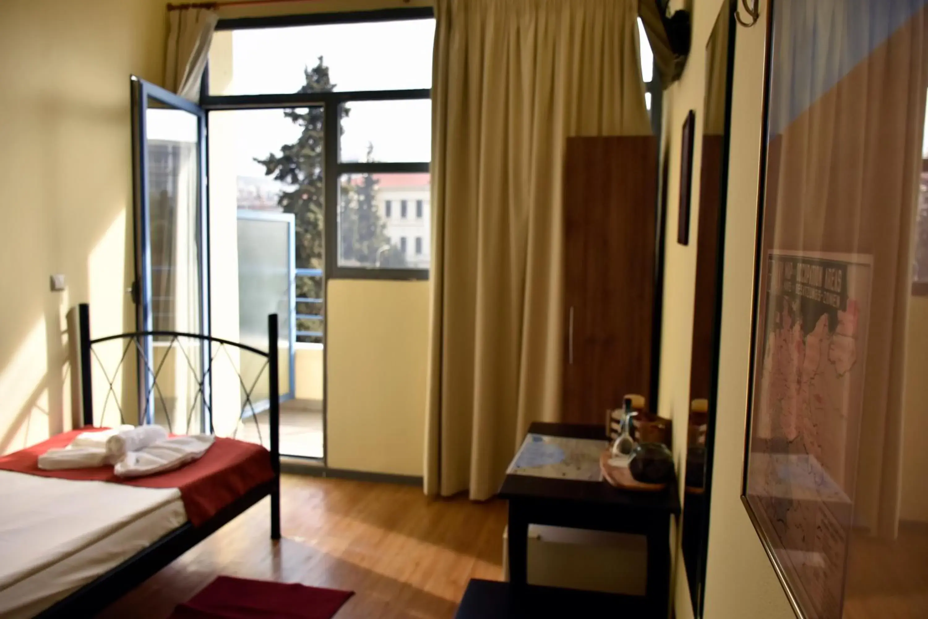 Single Room with Balcony in RentRooms Thessaloniki Single Room with Balcony in RentRooms Thessaloniki