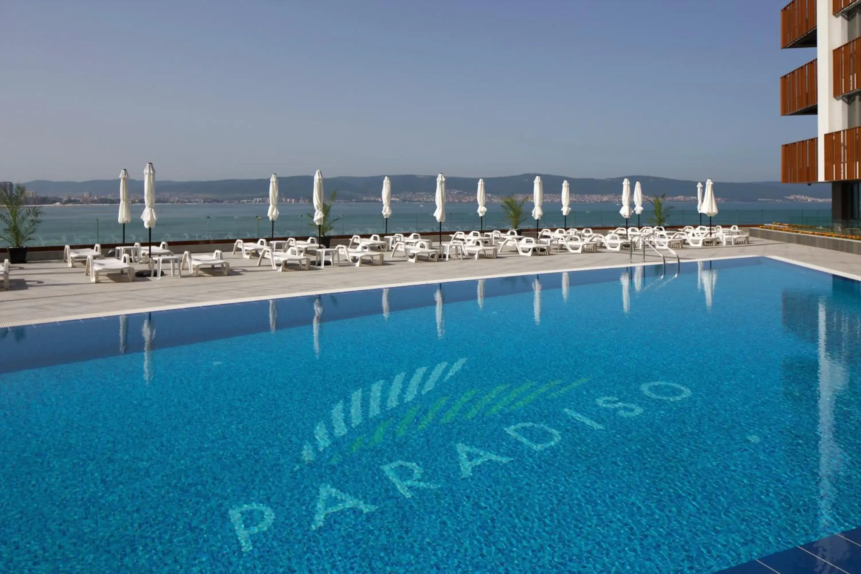 Swimming pool in Aparthotel Paradiso Swimming pool in Aparthotel Paradiso