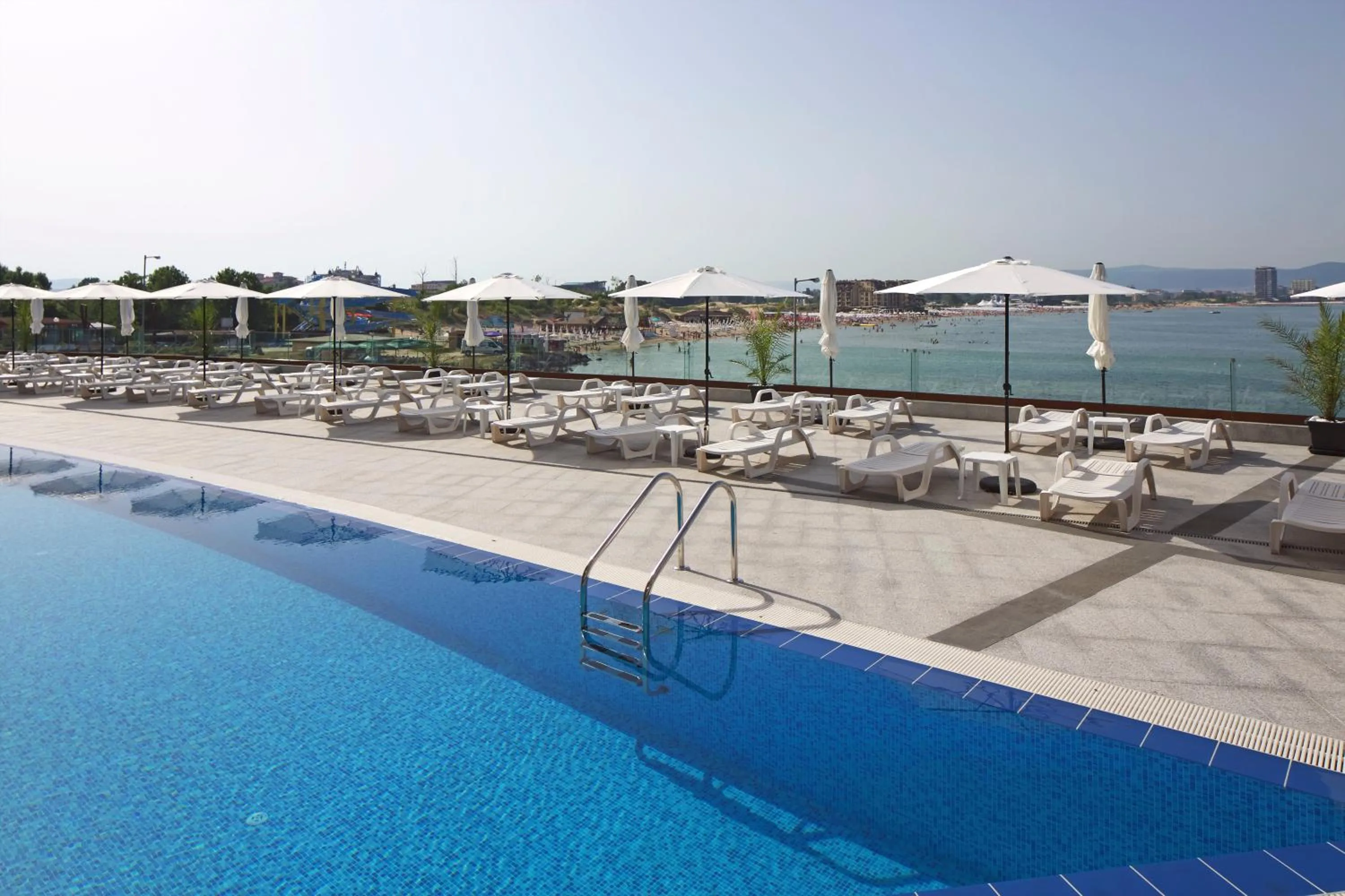 Swimming pool in Aparthotel Paradiso