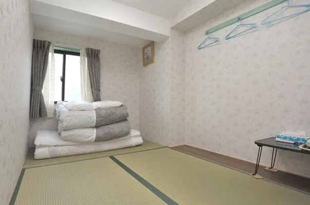 Decorative detail, Bed in BJ family inn