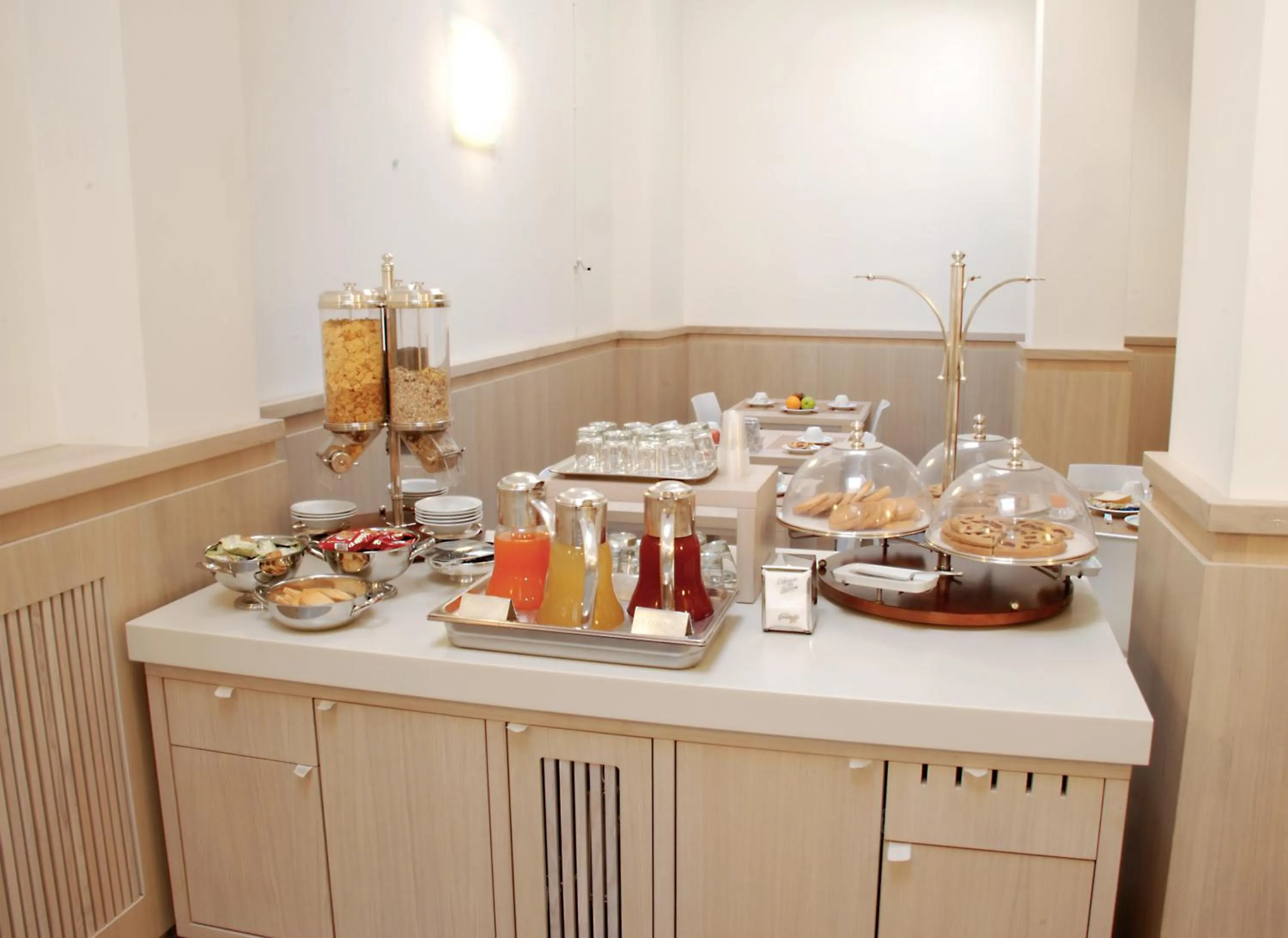 Restaurant/places to eat in Hotel Europa