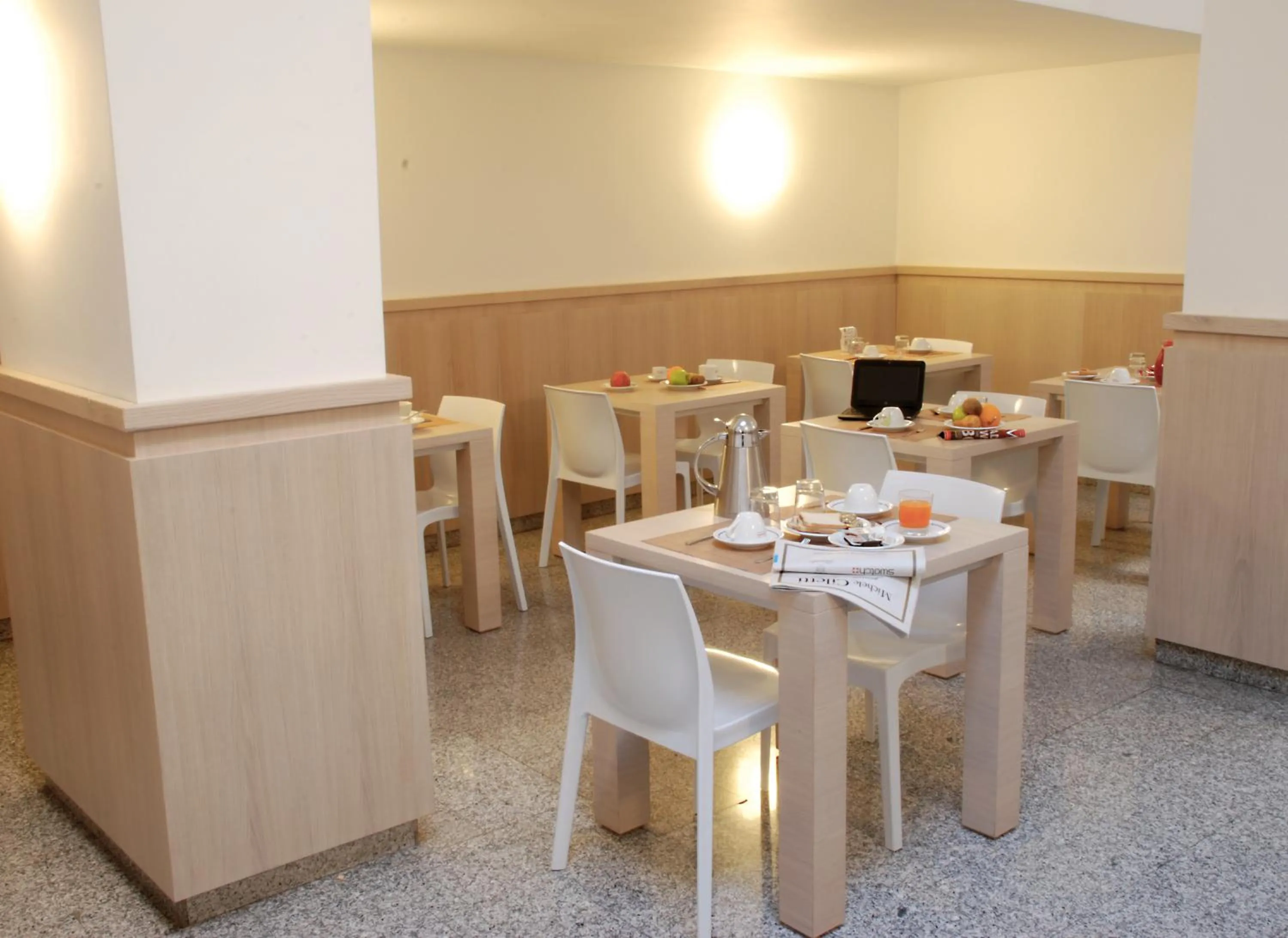 Restaurant/places to eat in Hotel Europa