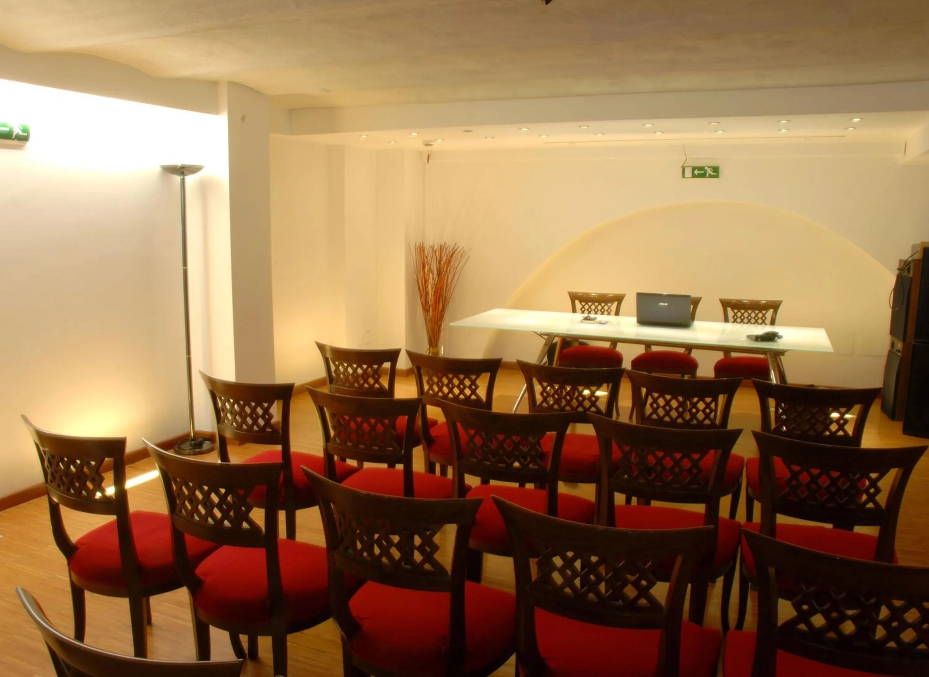 Business facilities in Hotel Europa