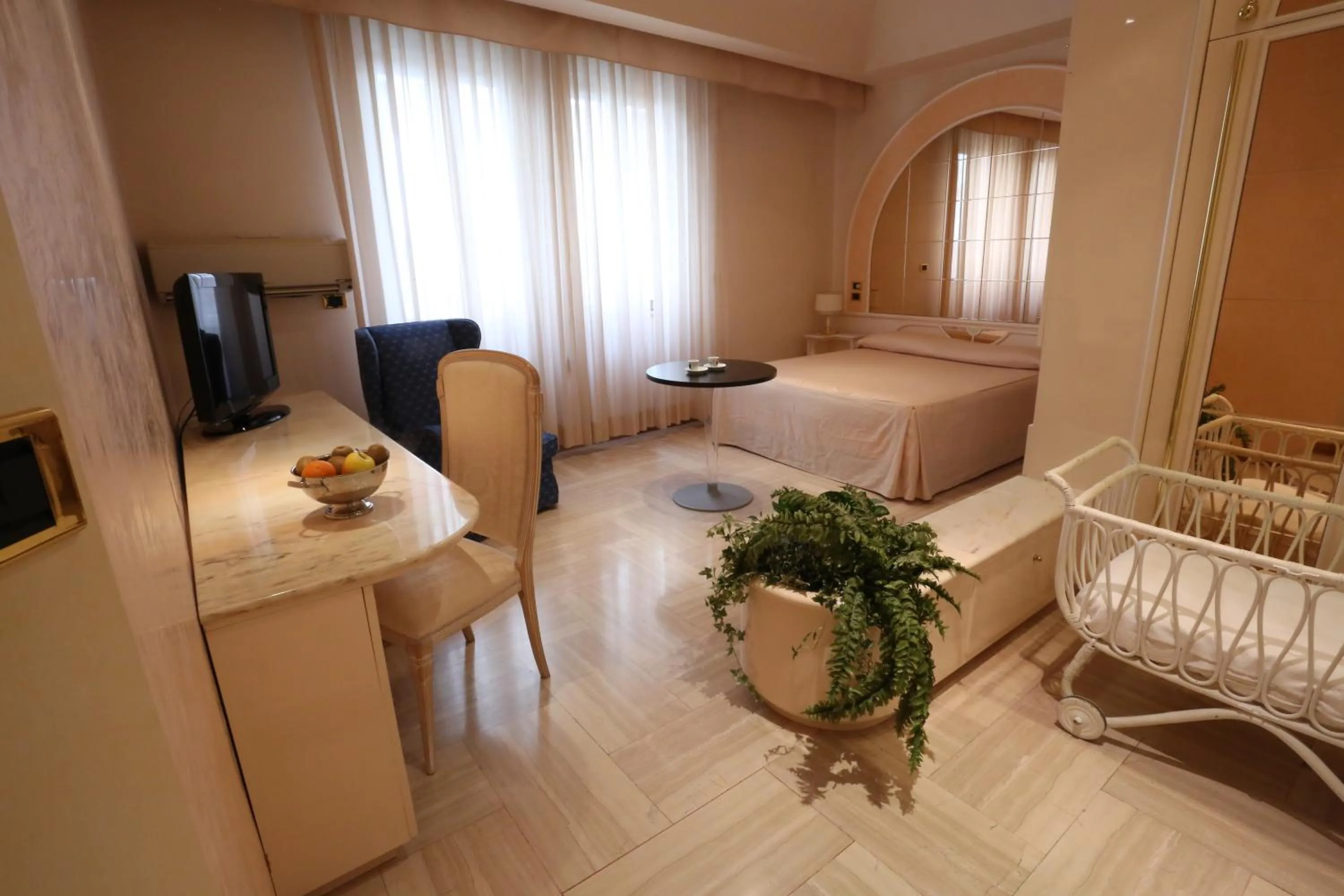 TV and multimedia, Bed in Hotel Europa