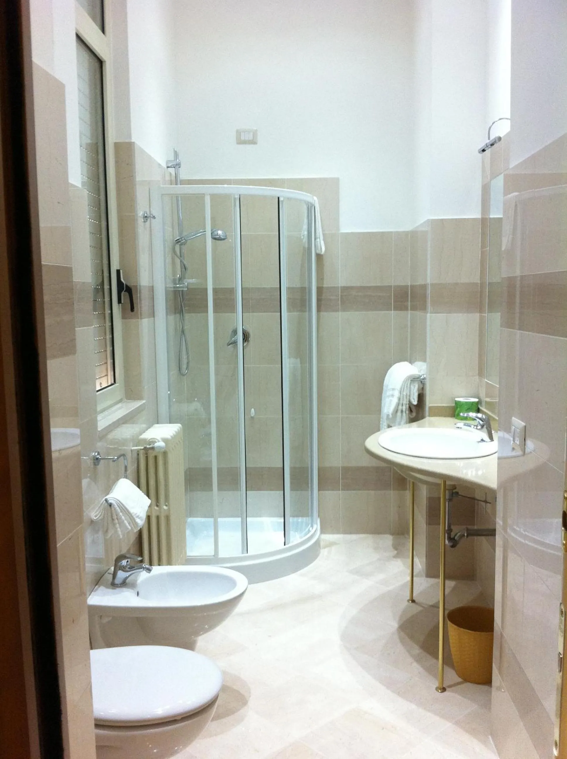 Shower in Hotel Europa