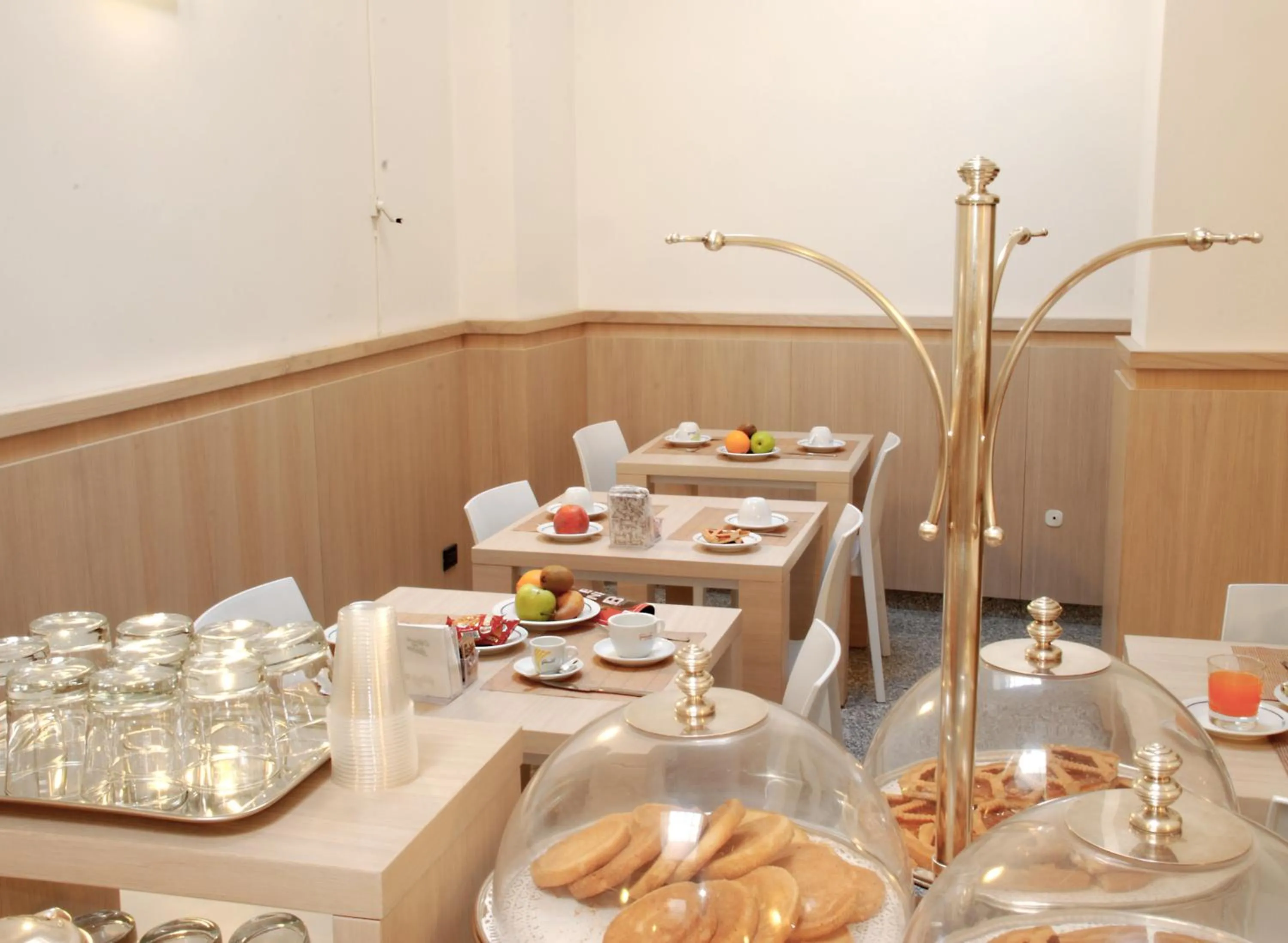 Restaurant/places to eat in Hotel Europa