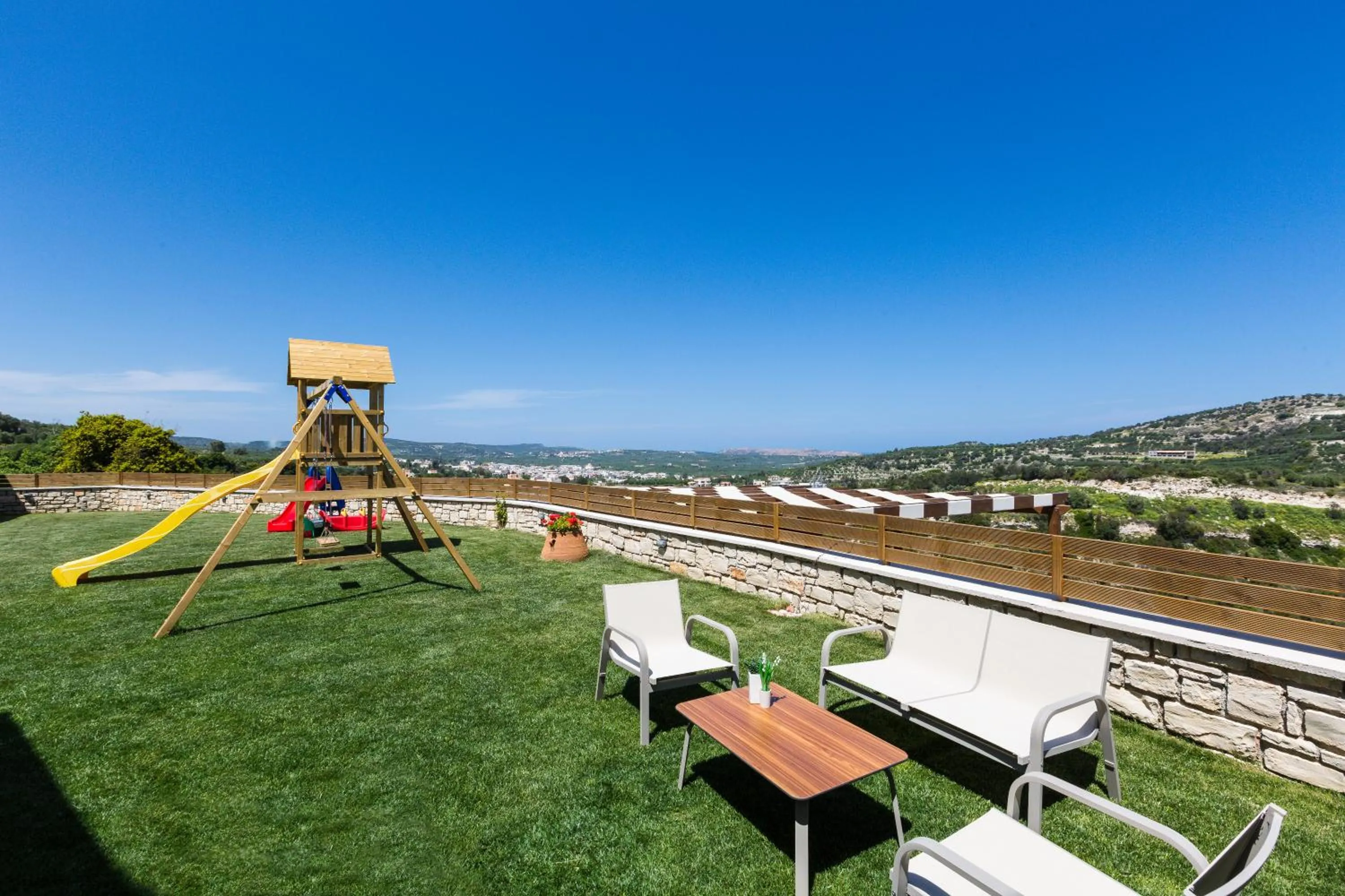 Renta Villas Georgios & Eleni, with Pool, BBQ & Playground, By ThinkVilla
