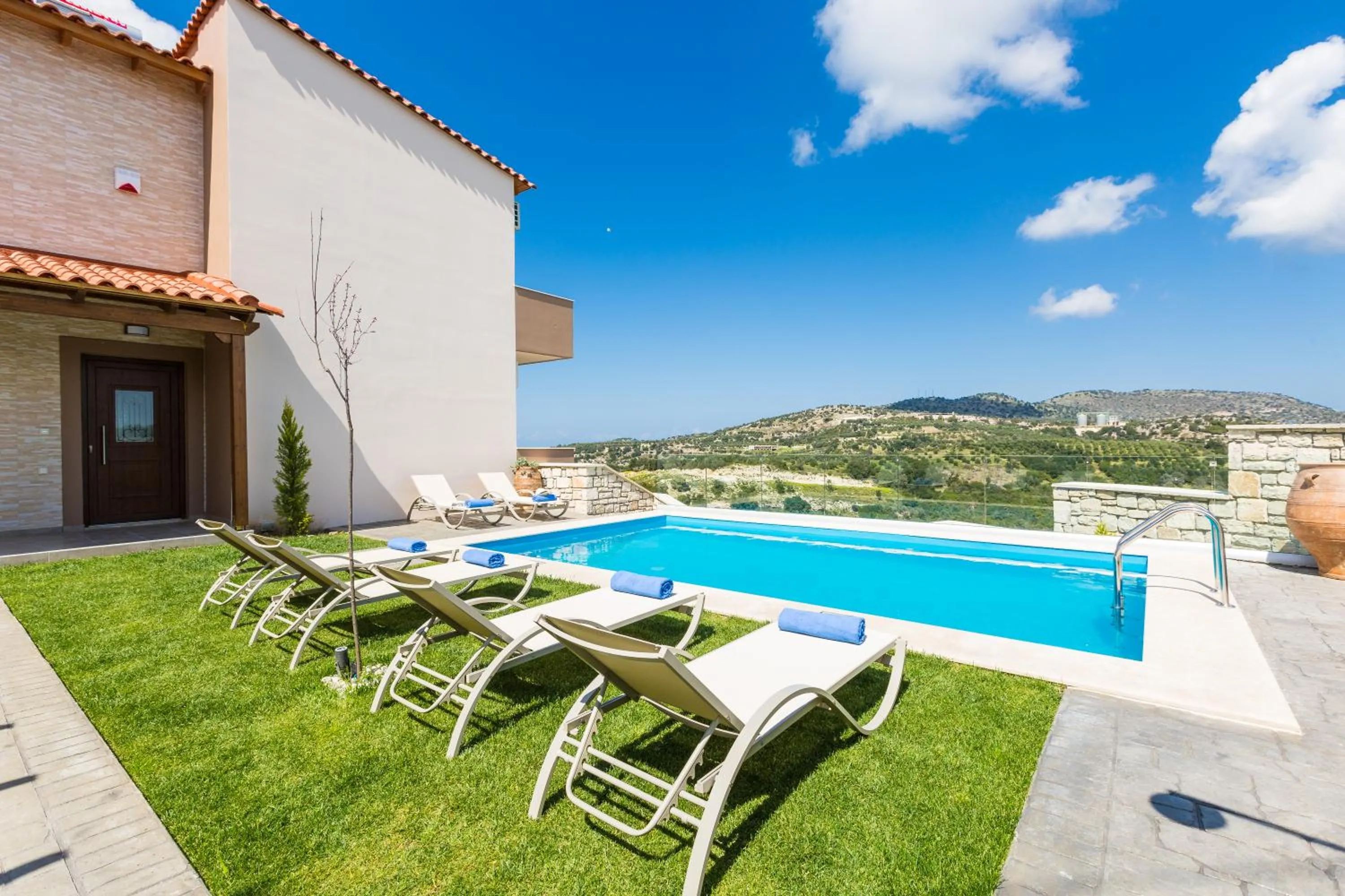 Renta Villas Georgios & Eleni, with Pool, BBQ & Playground, By ThinkVilla