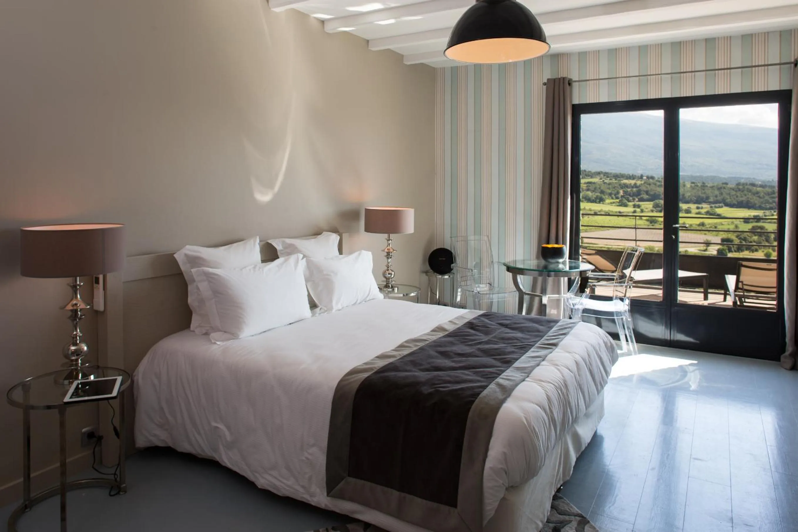 Bedroom, Bed in Hôtel La Maison de Crillon
