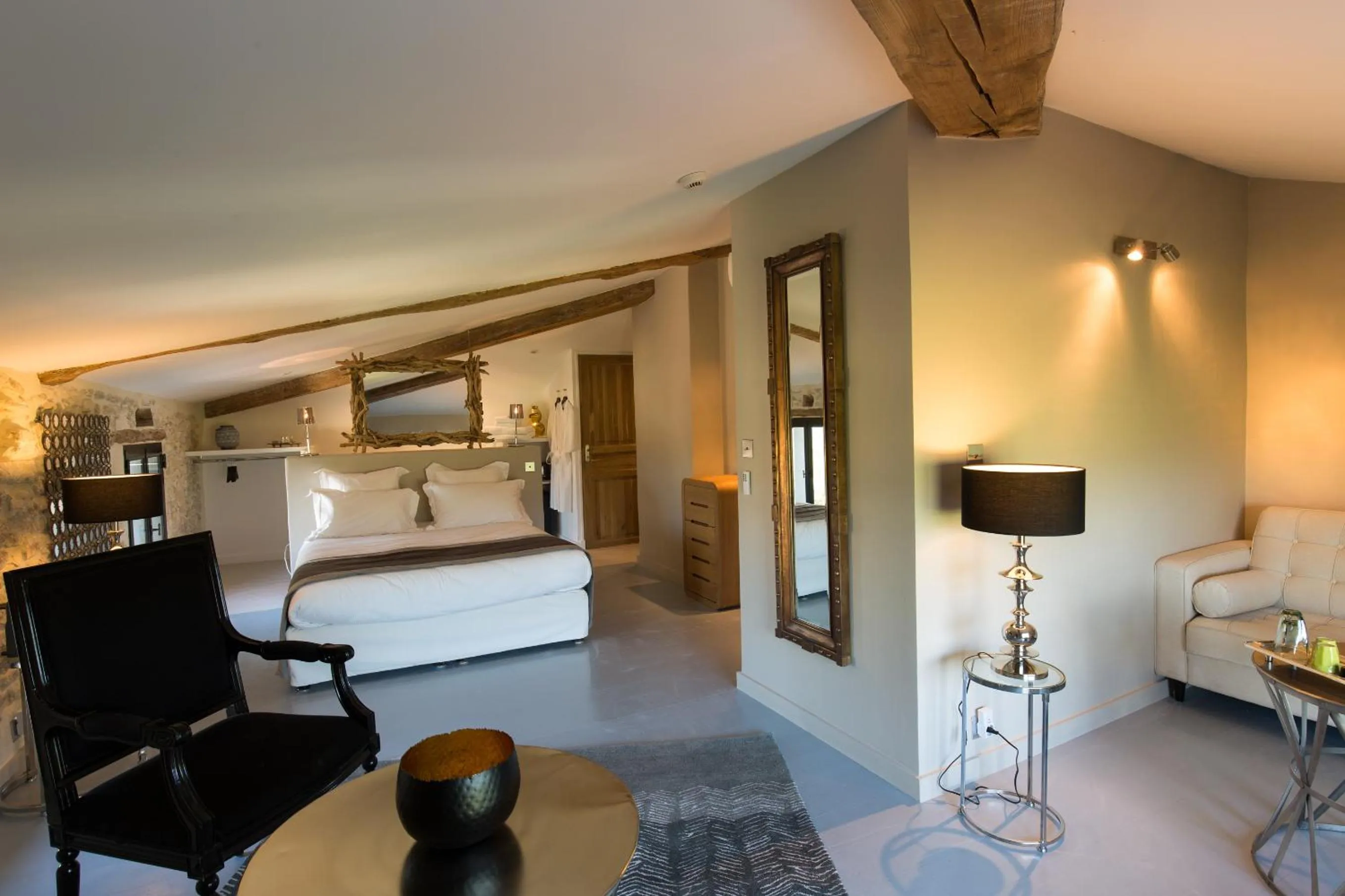 TV and multimedia, Bed in Hôtel La Maison de Crillon