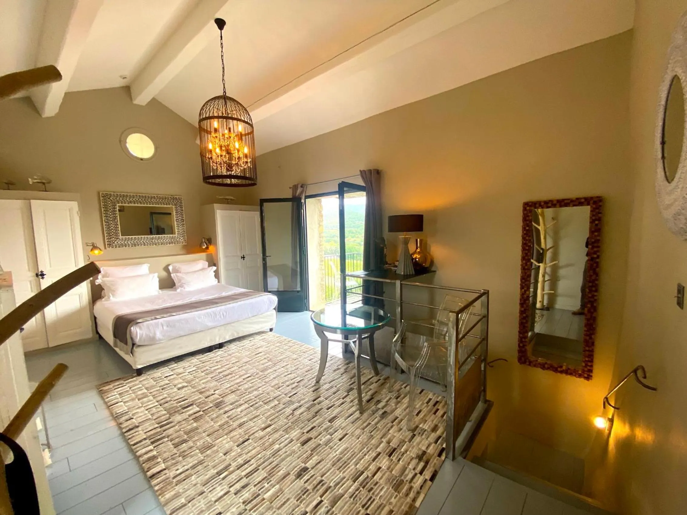 Bed in Hôtel La Maison de Crillon