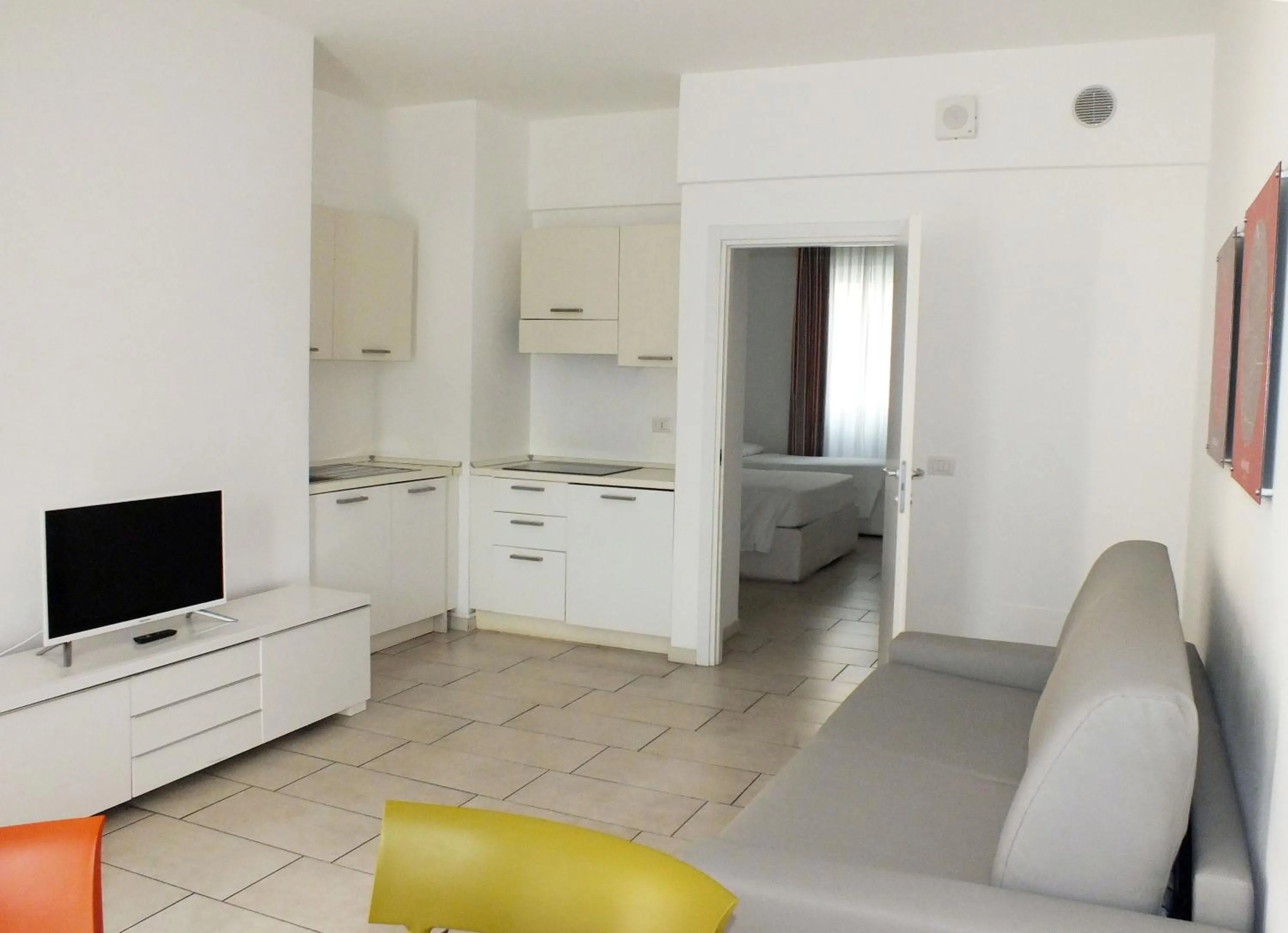 Kitchen or kitchenette, Bed in BB Hotels Aparthotel Visconti