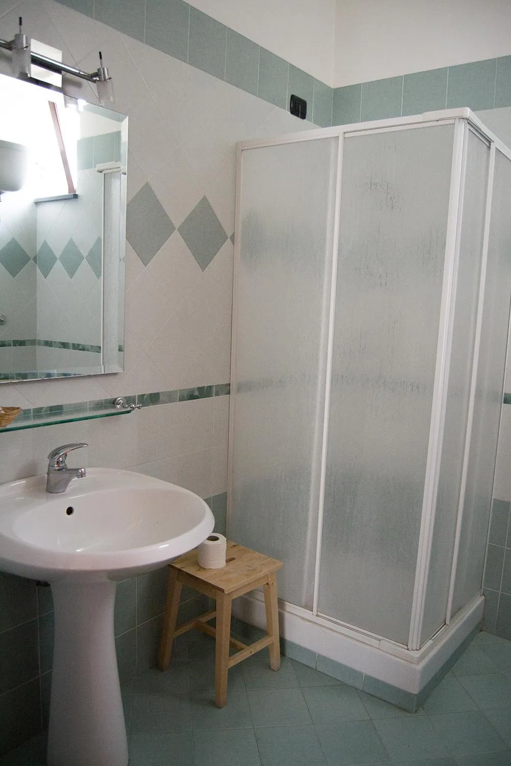 Shower in Hotel Pace