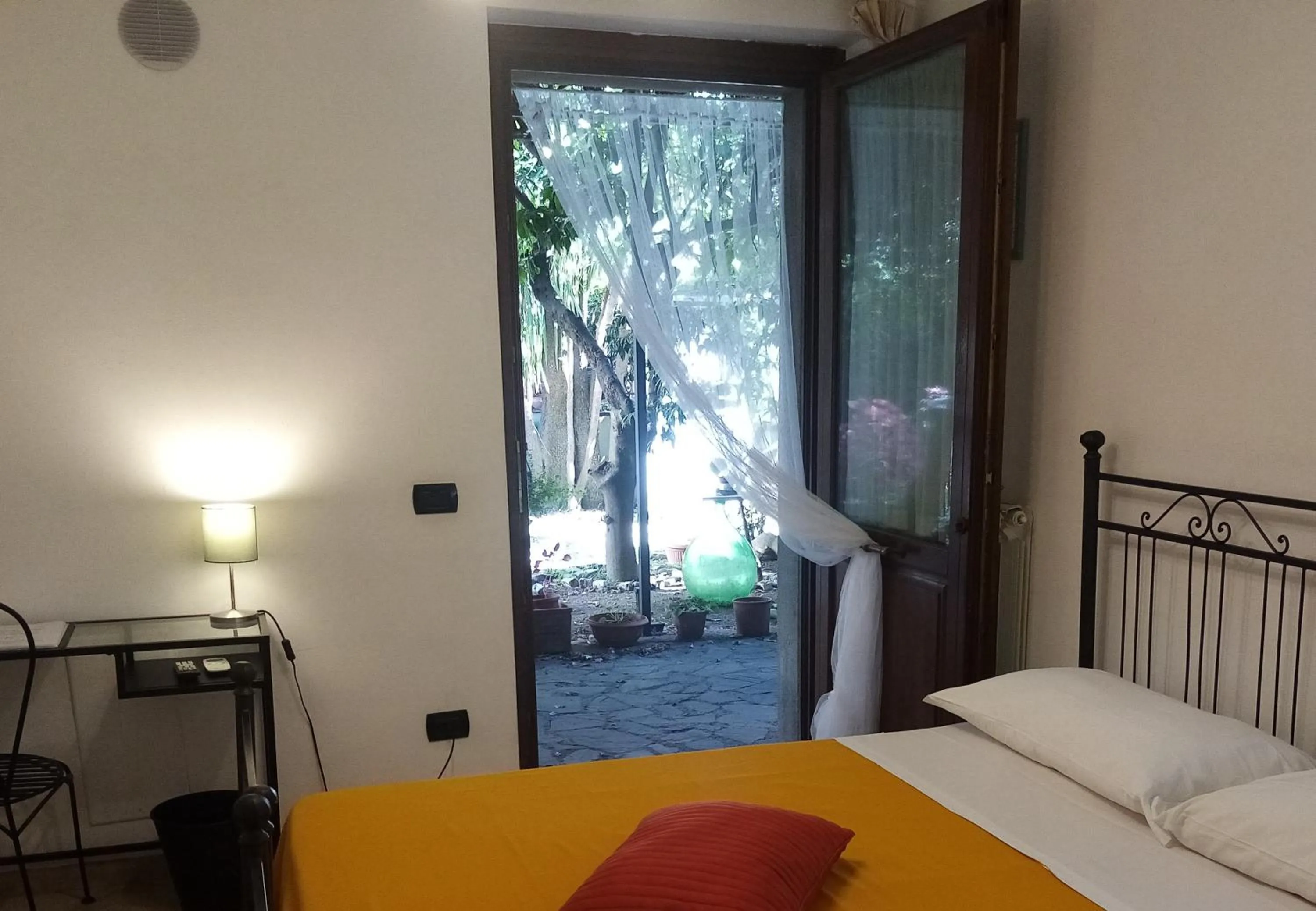 Garden, Bed in Hotel Pace