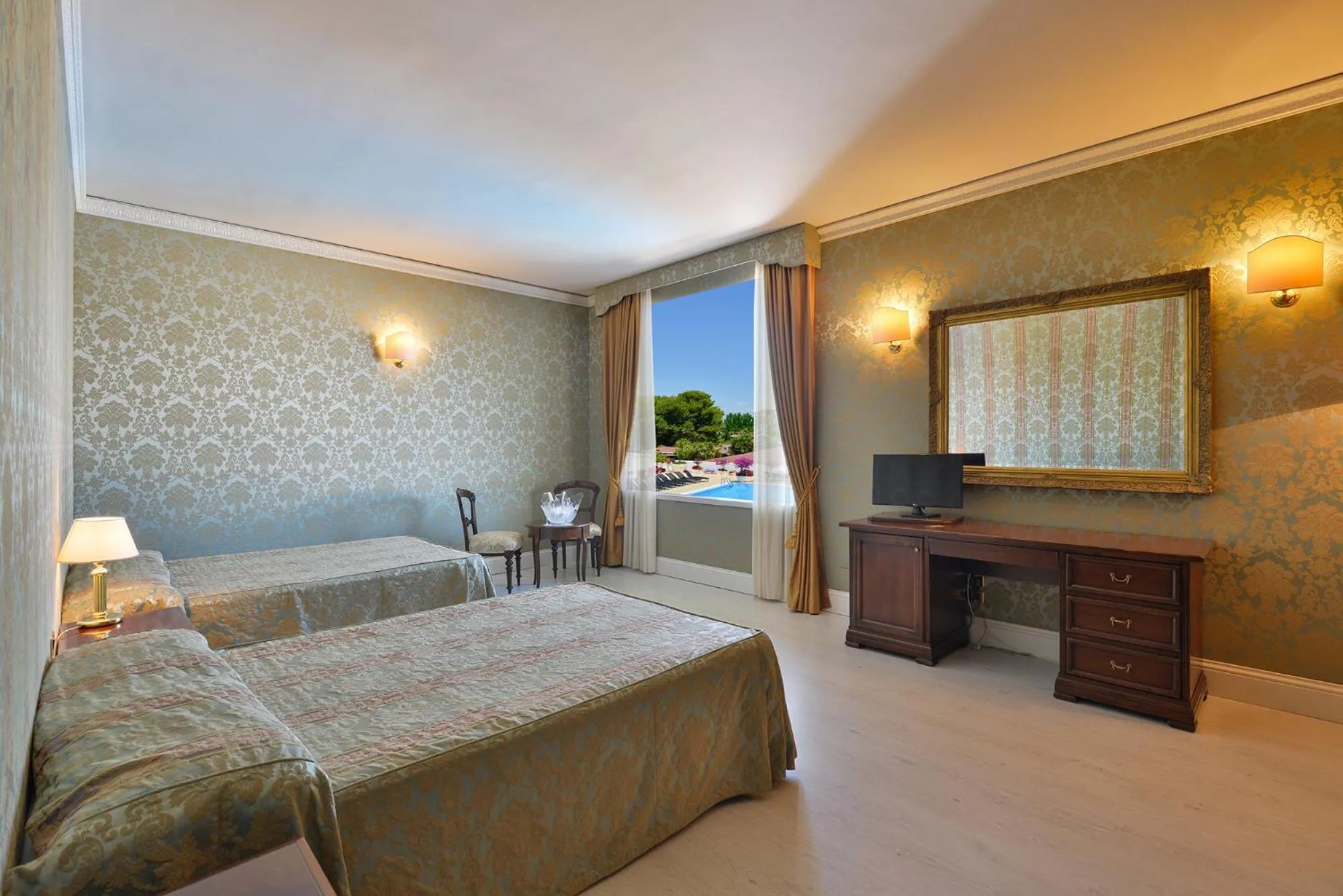 Photo of the whole room, Bed in Hotel Meridiana