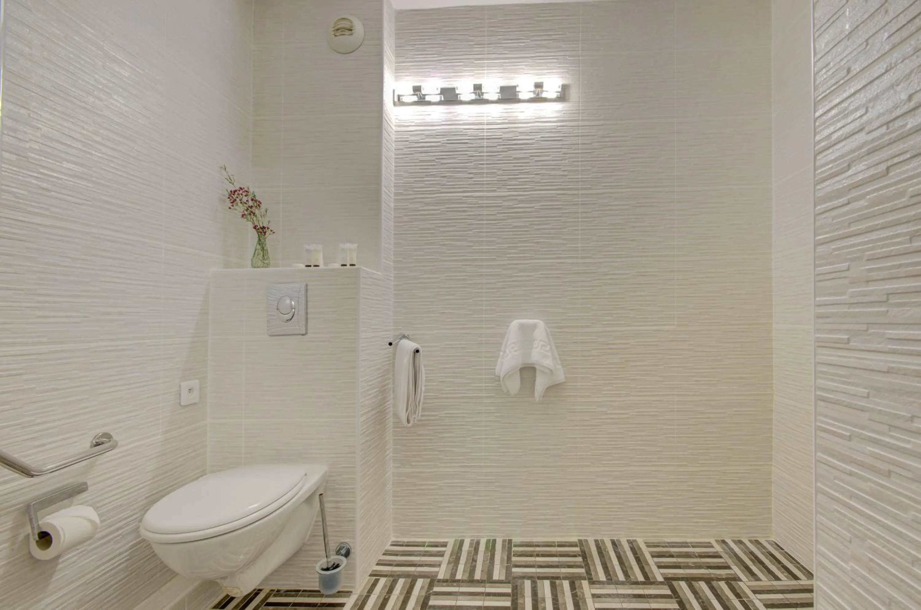 Shower in Eurotel Parc Expo Airport Montpellier