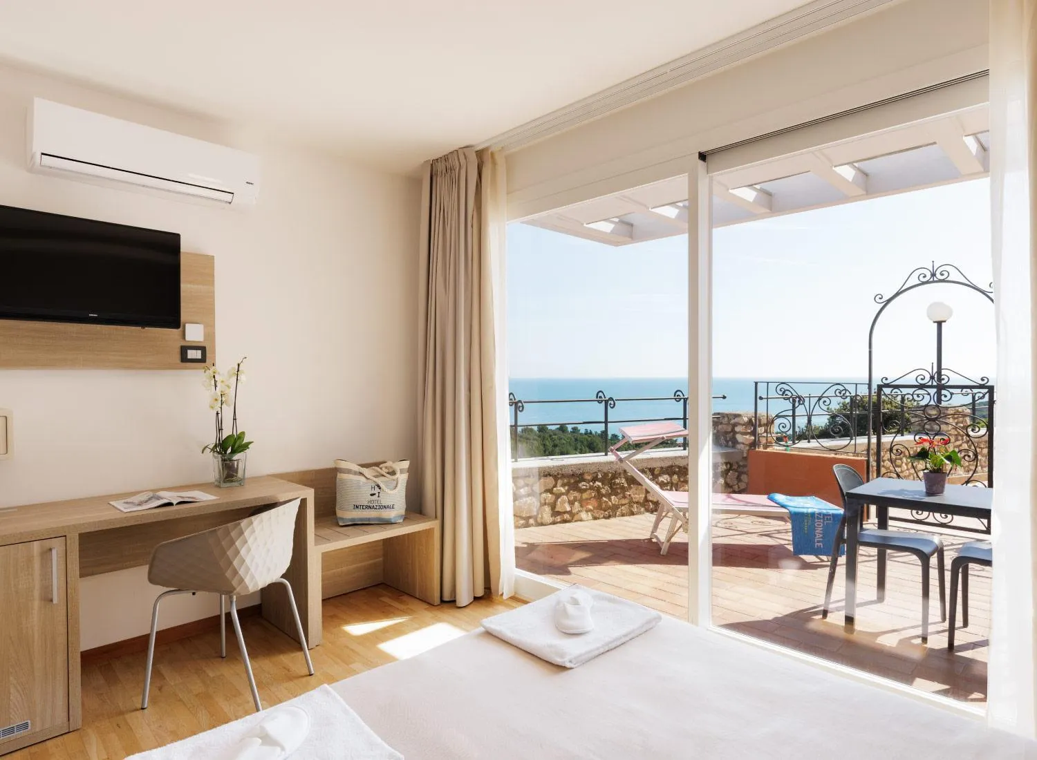 Photo of the whole room, Bed in Hotel Internazionale