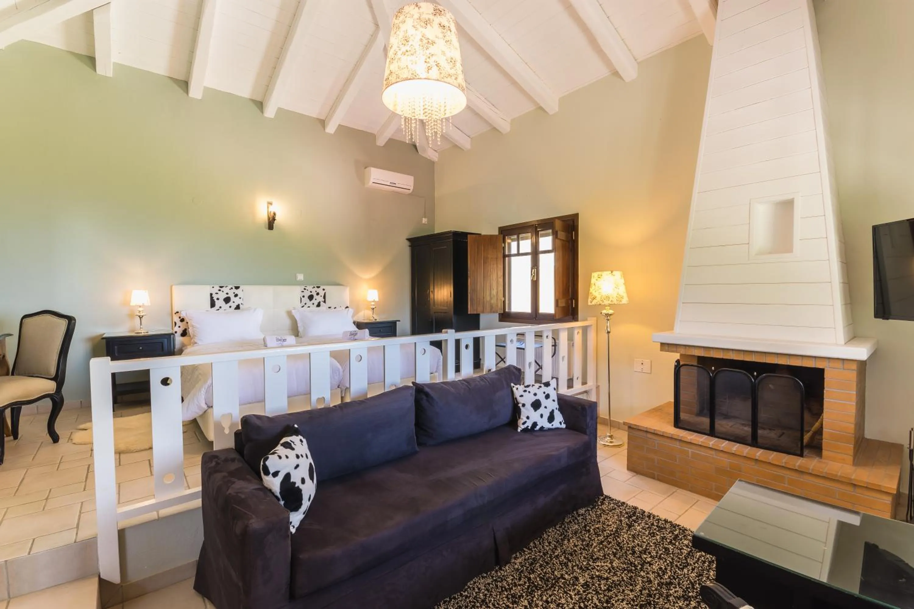 Living room, Bed in Ilaeira Mountain Resort