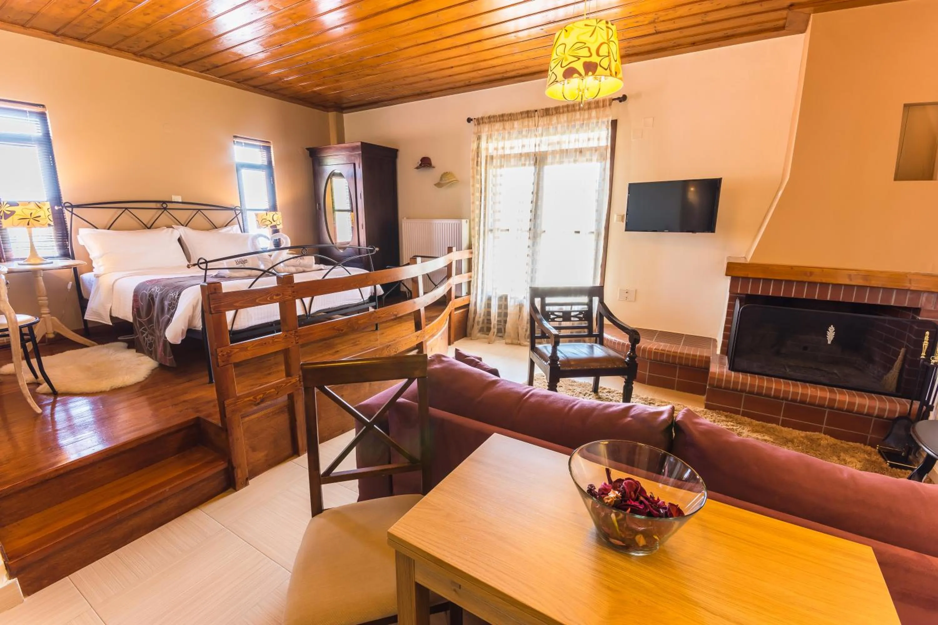 Living room, Bed in Ilaeira Mountain Resort