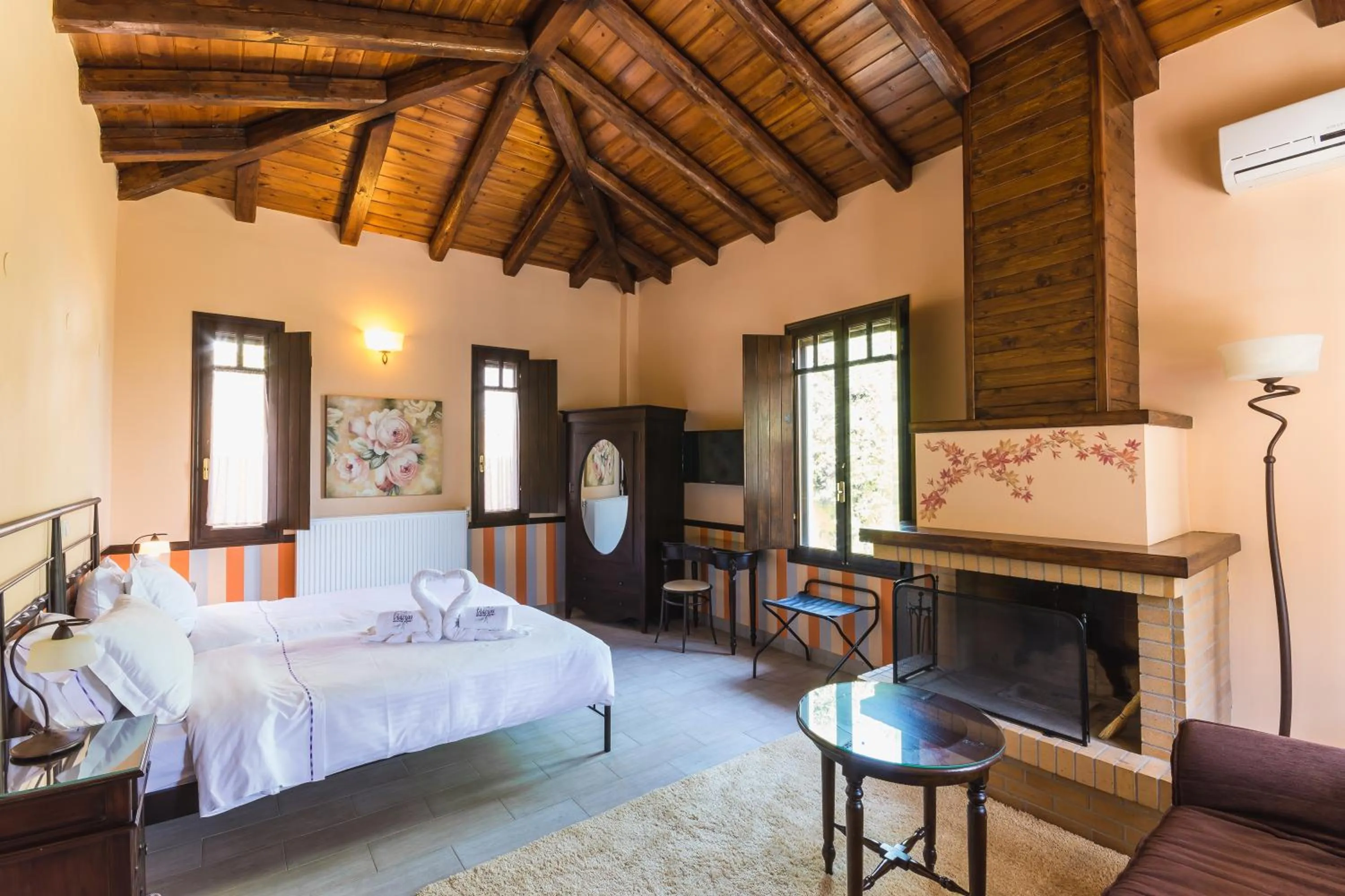 Seating area, Bed in Ilaeira Mountain Resort