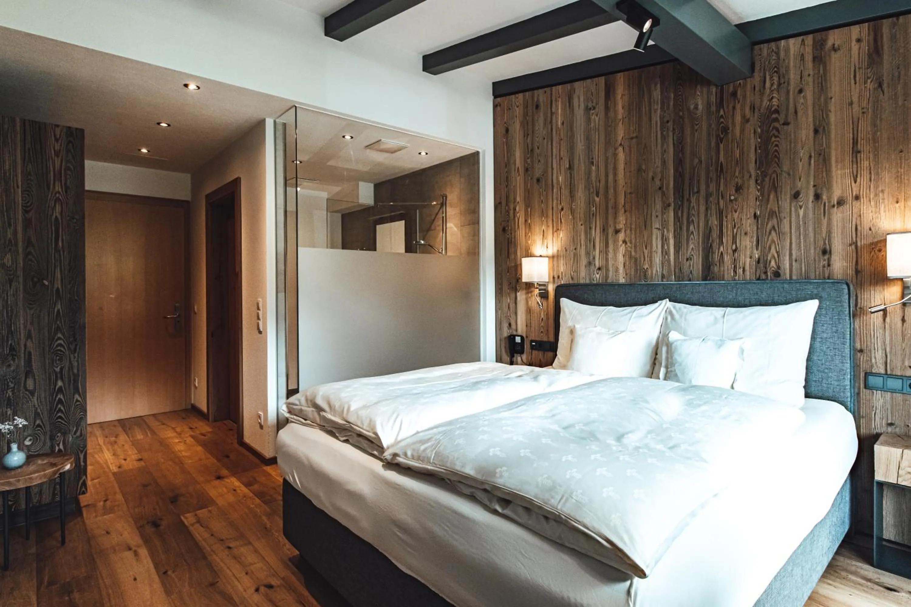 Photo of the whole room, Bed in Farm Hotel Chalet Grosslehen