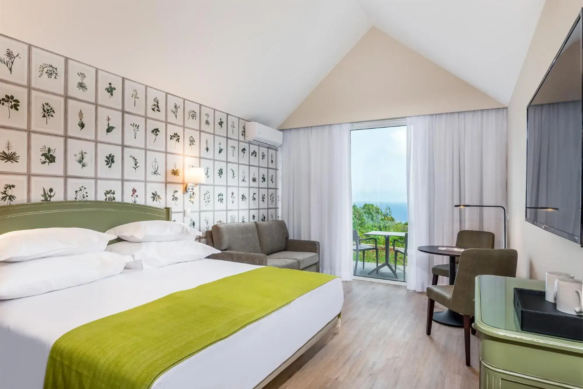 Bedroom, Bed in Pestana Quinta do Arco Nature & Rose Garden Hotel Bedroom, Bed in Pestana Quinta do Arco Nature & Rose Garden Hotel