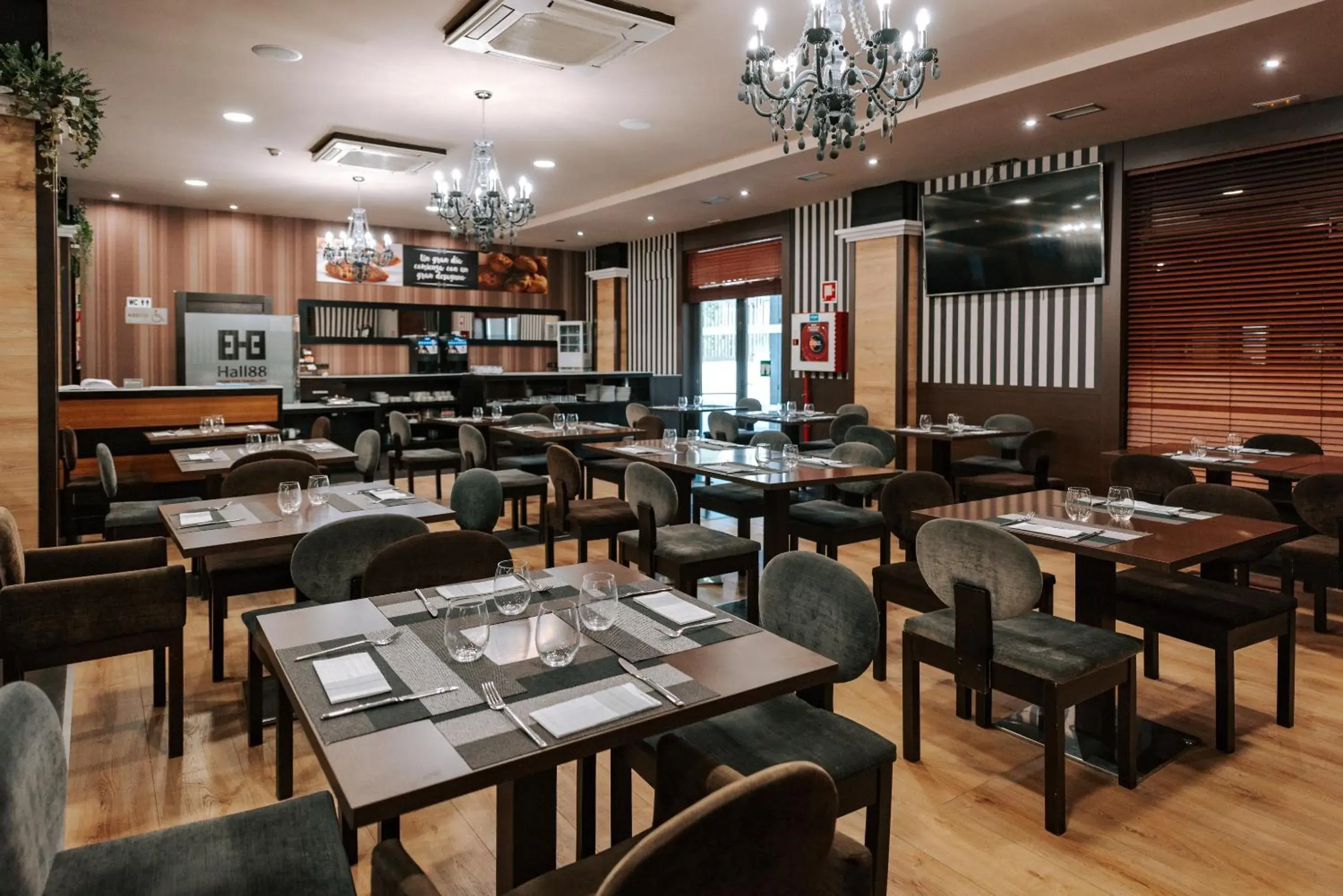 Restaurant/places to eat in Zenit Aparthotel Hall 88 Restaurant/places to eat in Zenit Aparthotel Hall 88