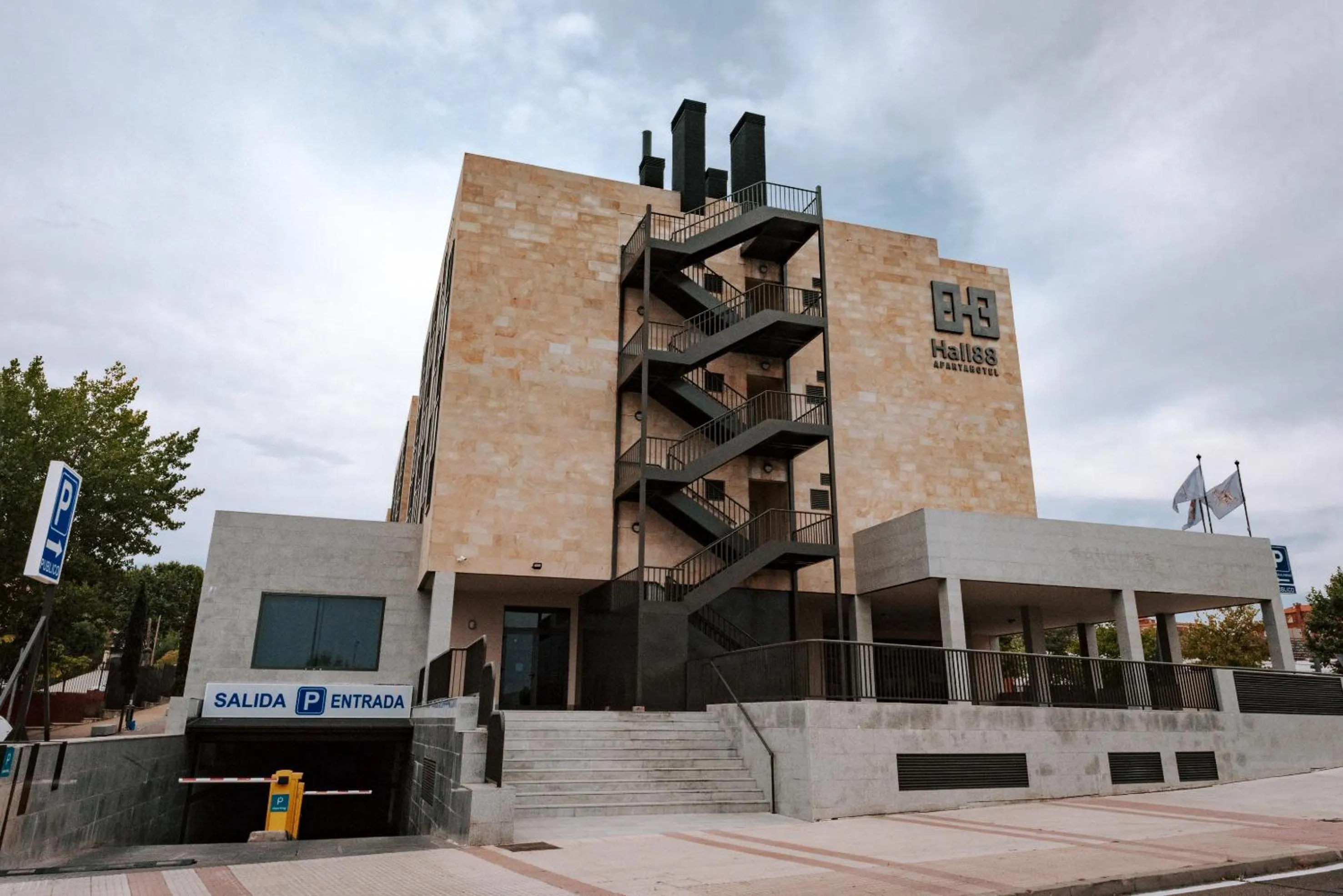 Property building in Zenit Aparthotel Hall 88