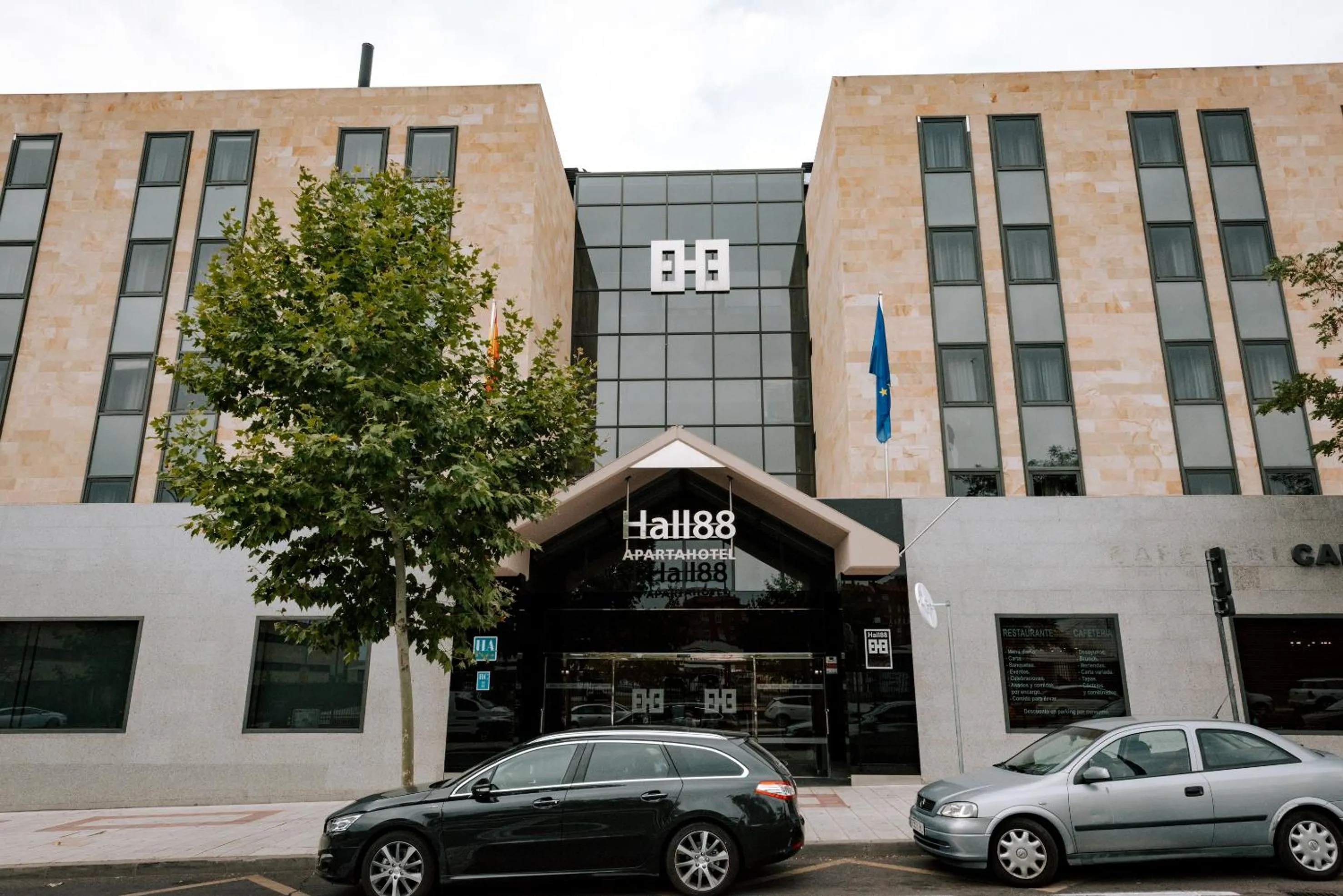 Property building in Zenit Aparthotel Hall 88