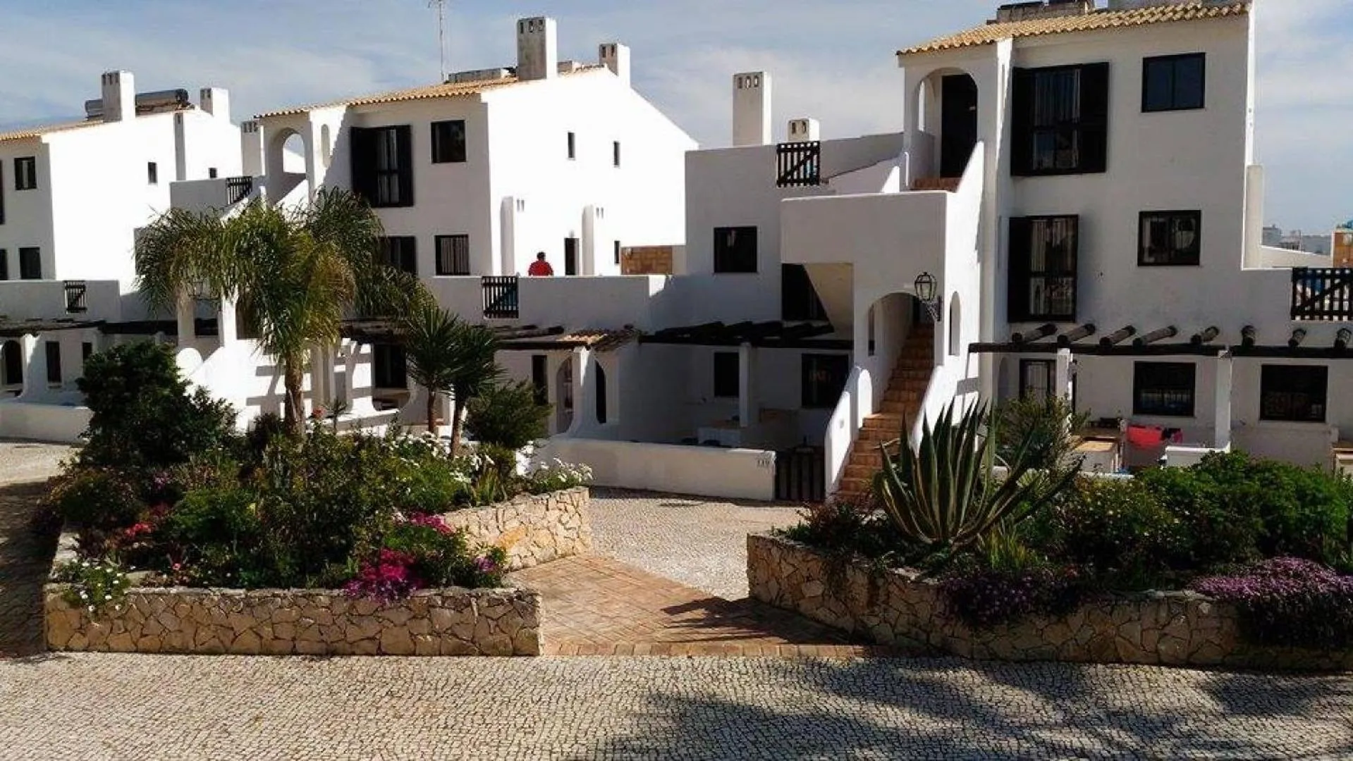 Property building in Apartamentos Honorio - Pool and Garden