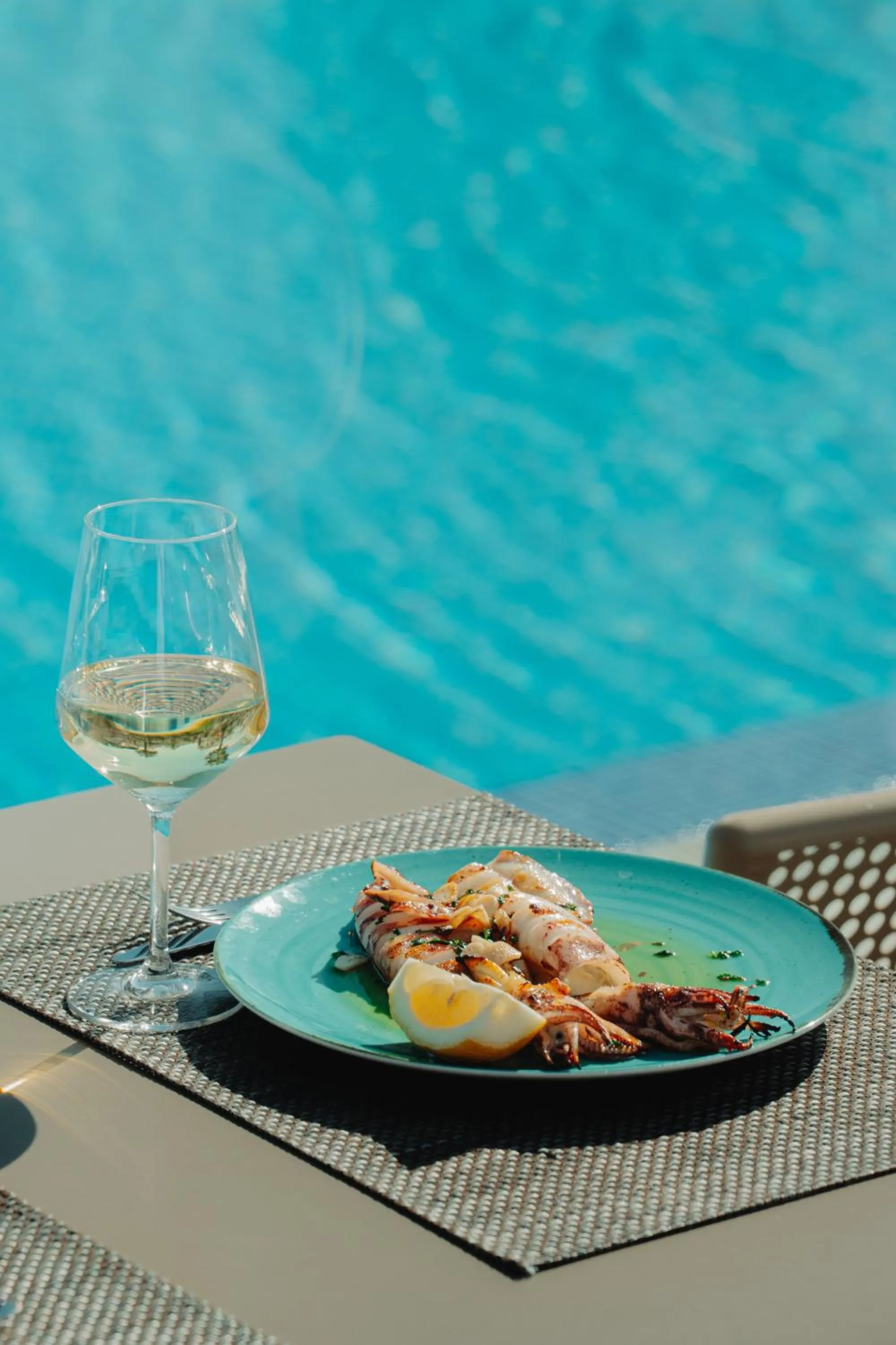 Restaurant/places to eat in Apartamentos Honorio - Pool and Garden