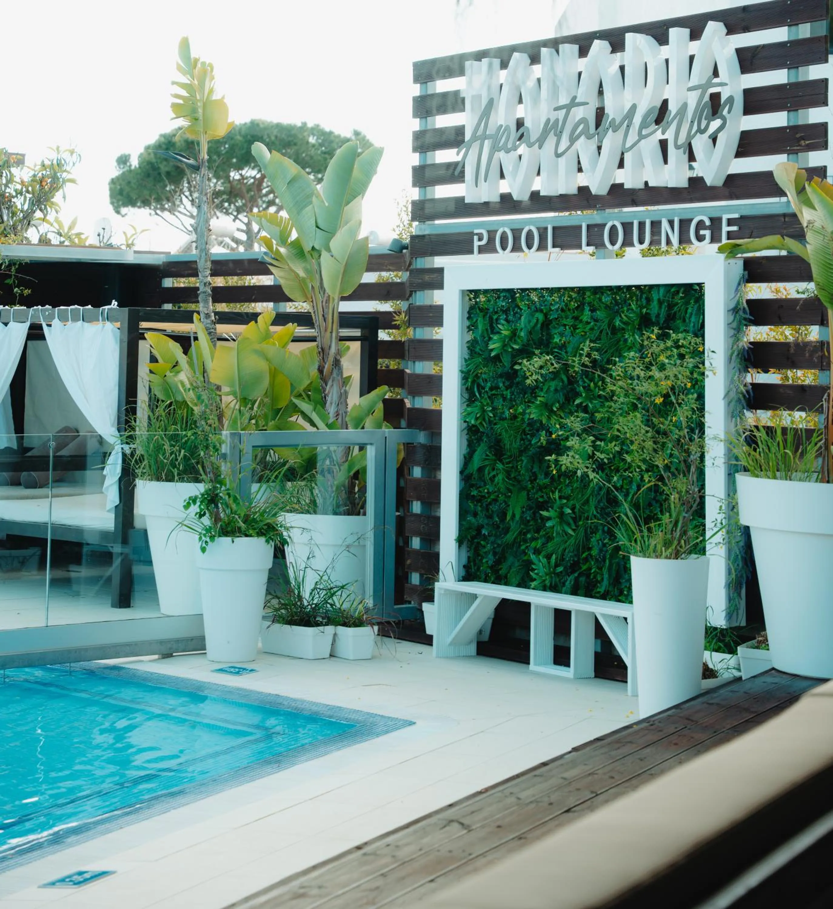 Restaurant/places to eat in Apartamentos Honorio - Pool and Garden