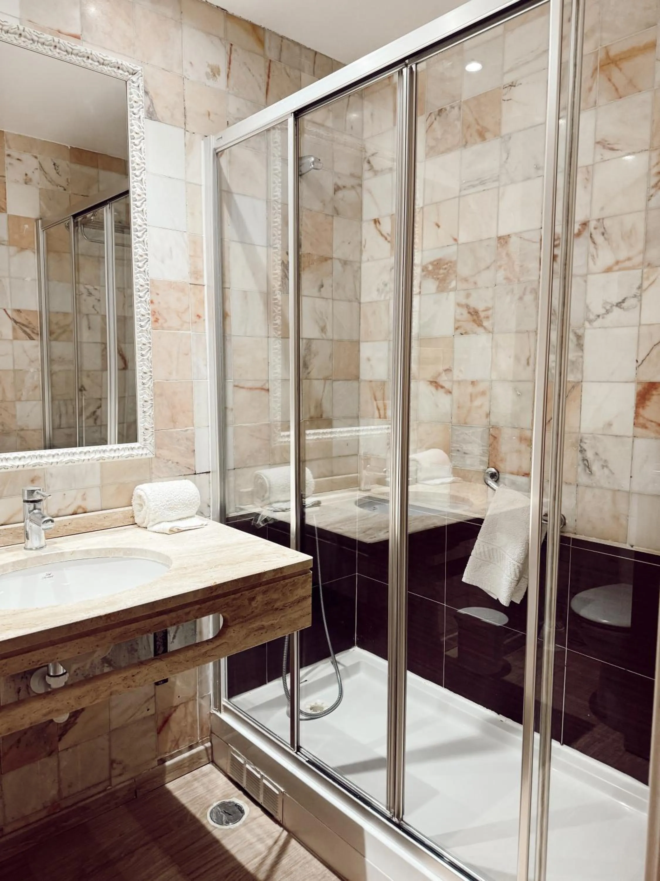 Bathroom in Apartamentos Honorio - Pool and Garden