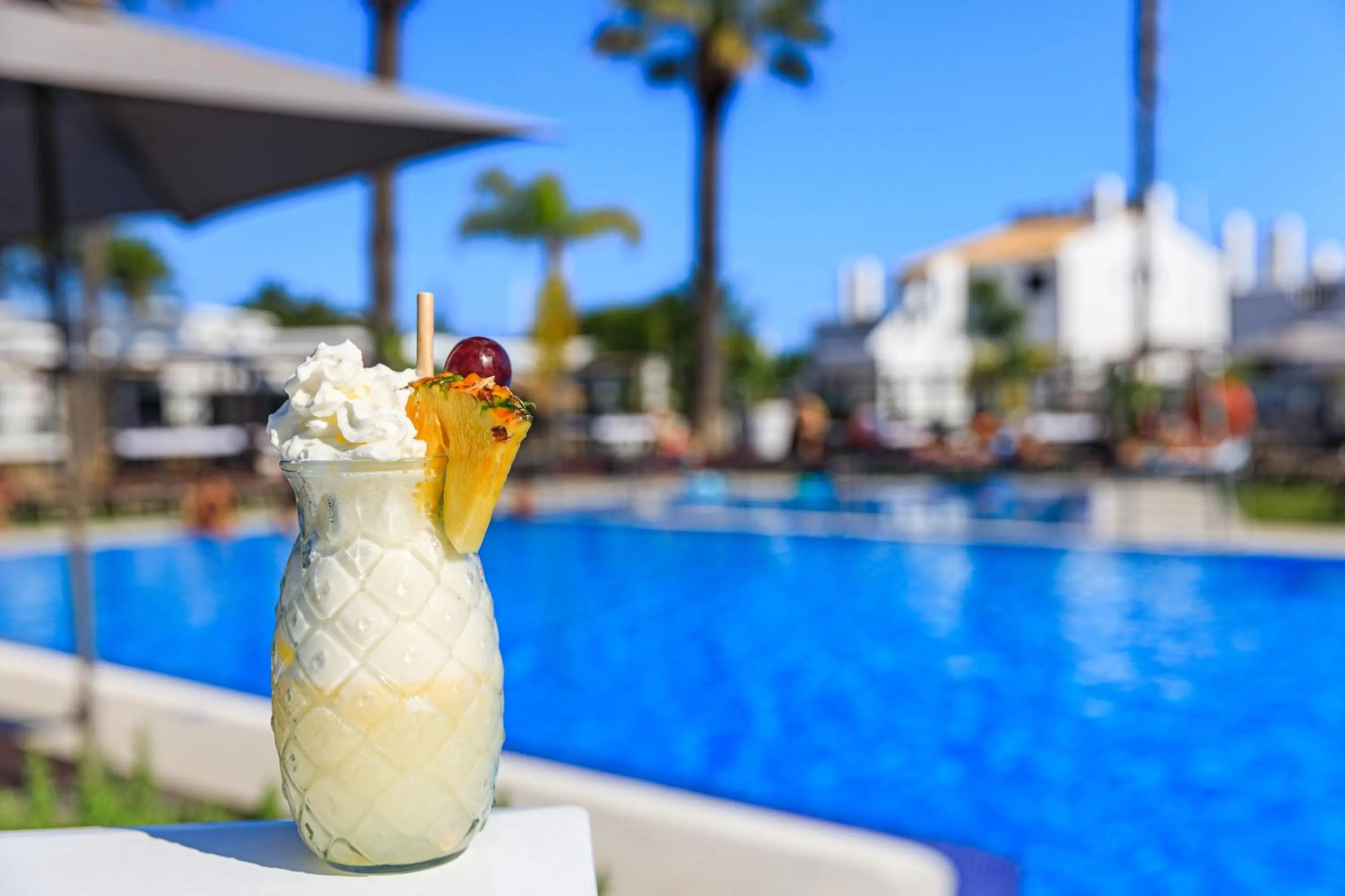 Restaurant/places to eat in Apartamentos Honorio - Pool and Garden