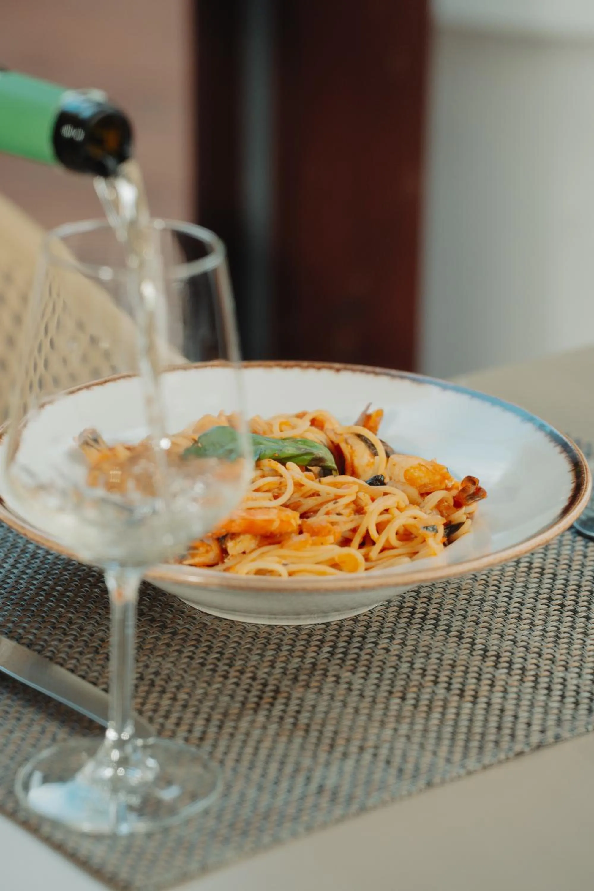 Restaurant/places to eat in Apartamentos Honorio - Pool and Garden