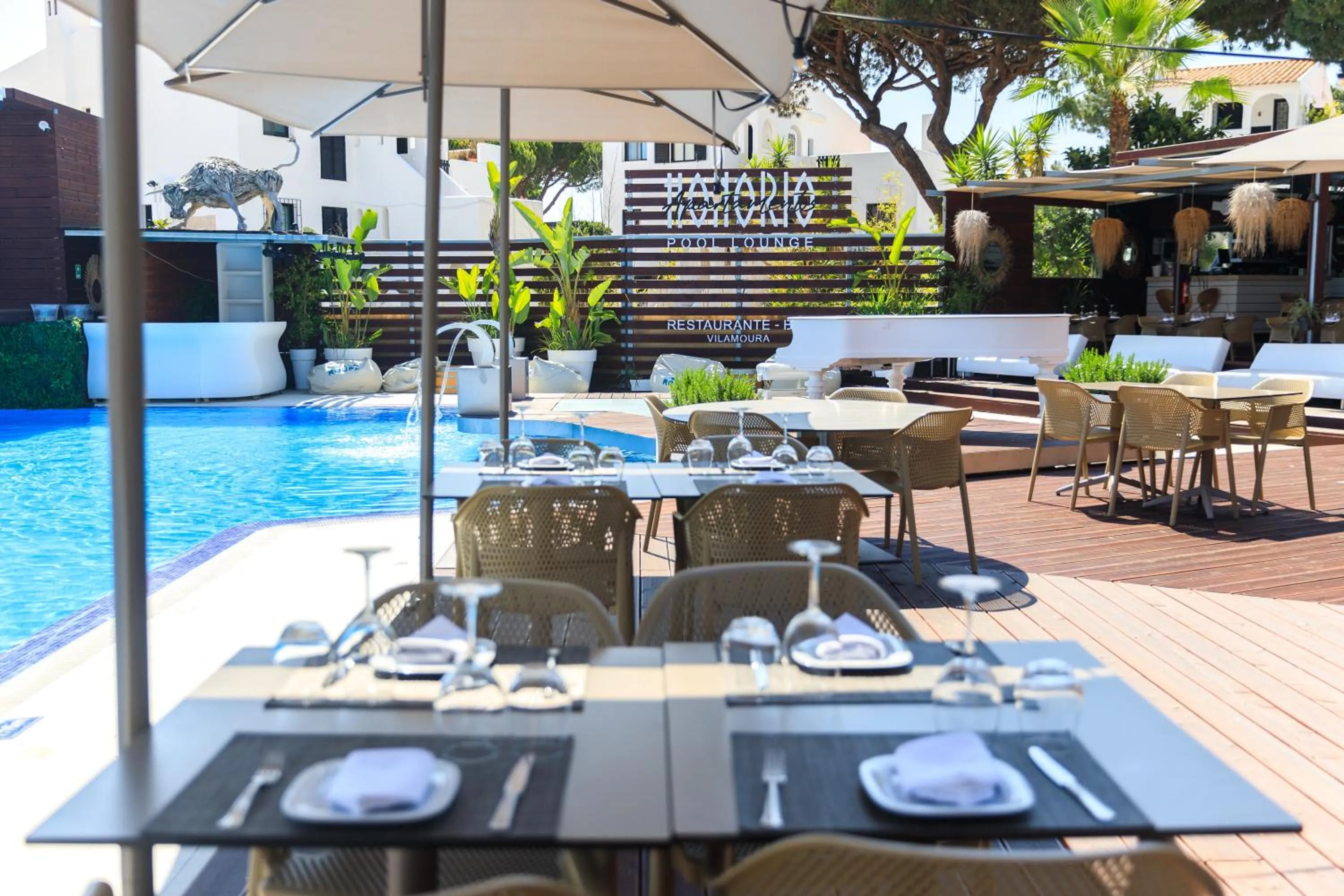 Restaurant/places to eat in Apartamentos Honorio - Pool and Garden