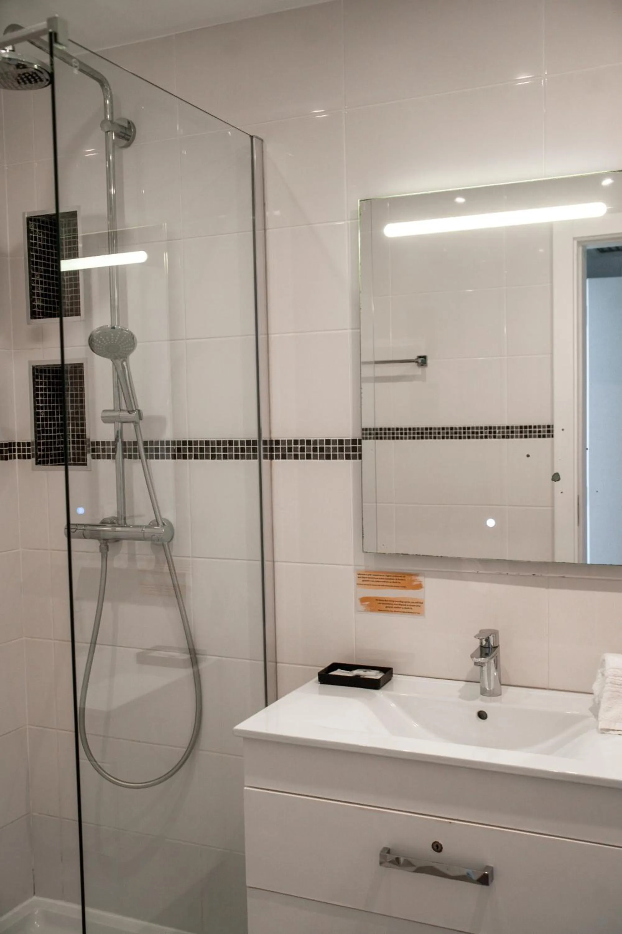 Bathroom in Apartamentos Honorio - Pool and Garden