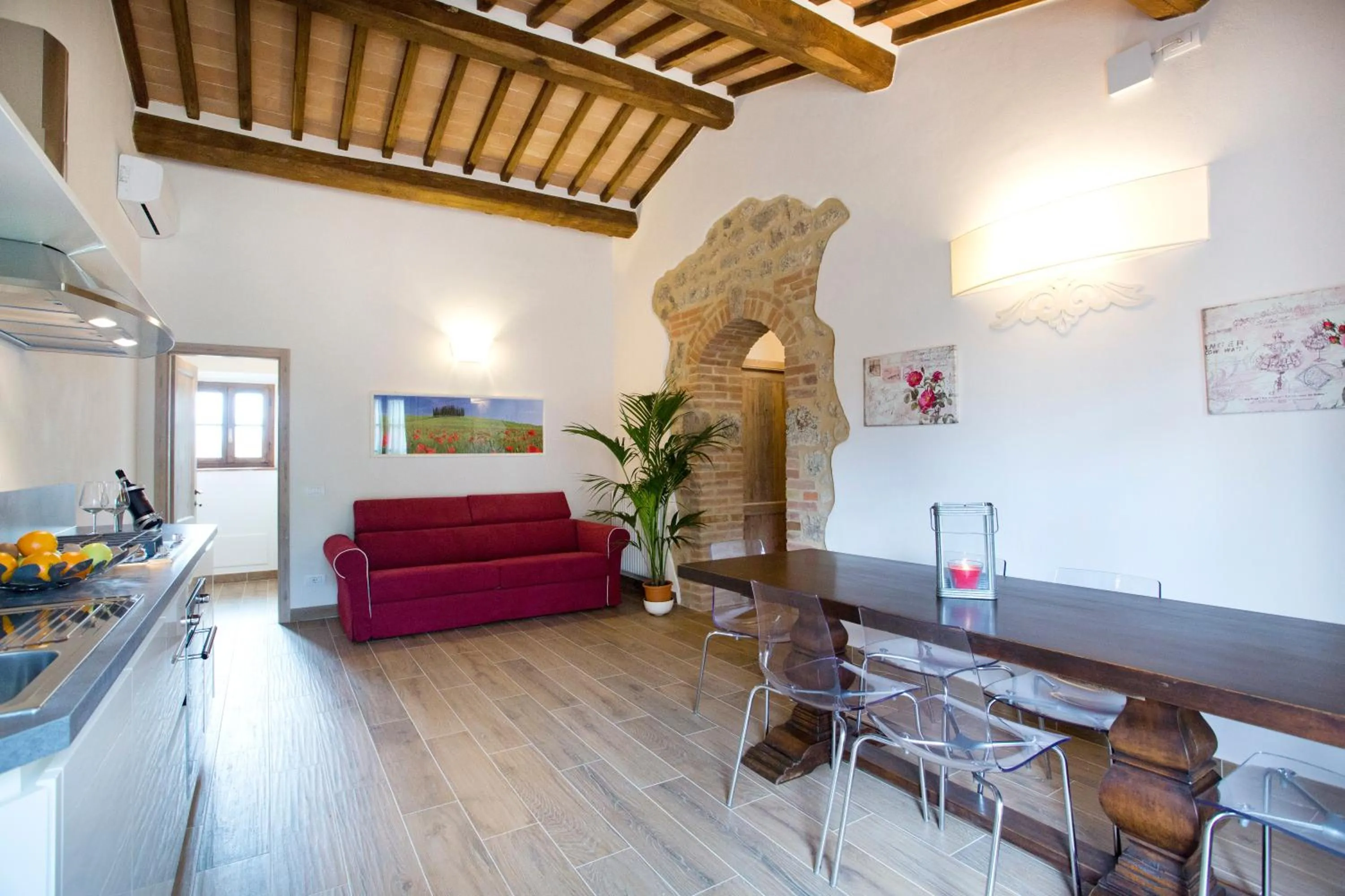 Dining area in Casale San Galgano
