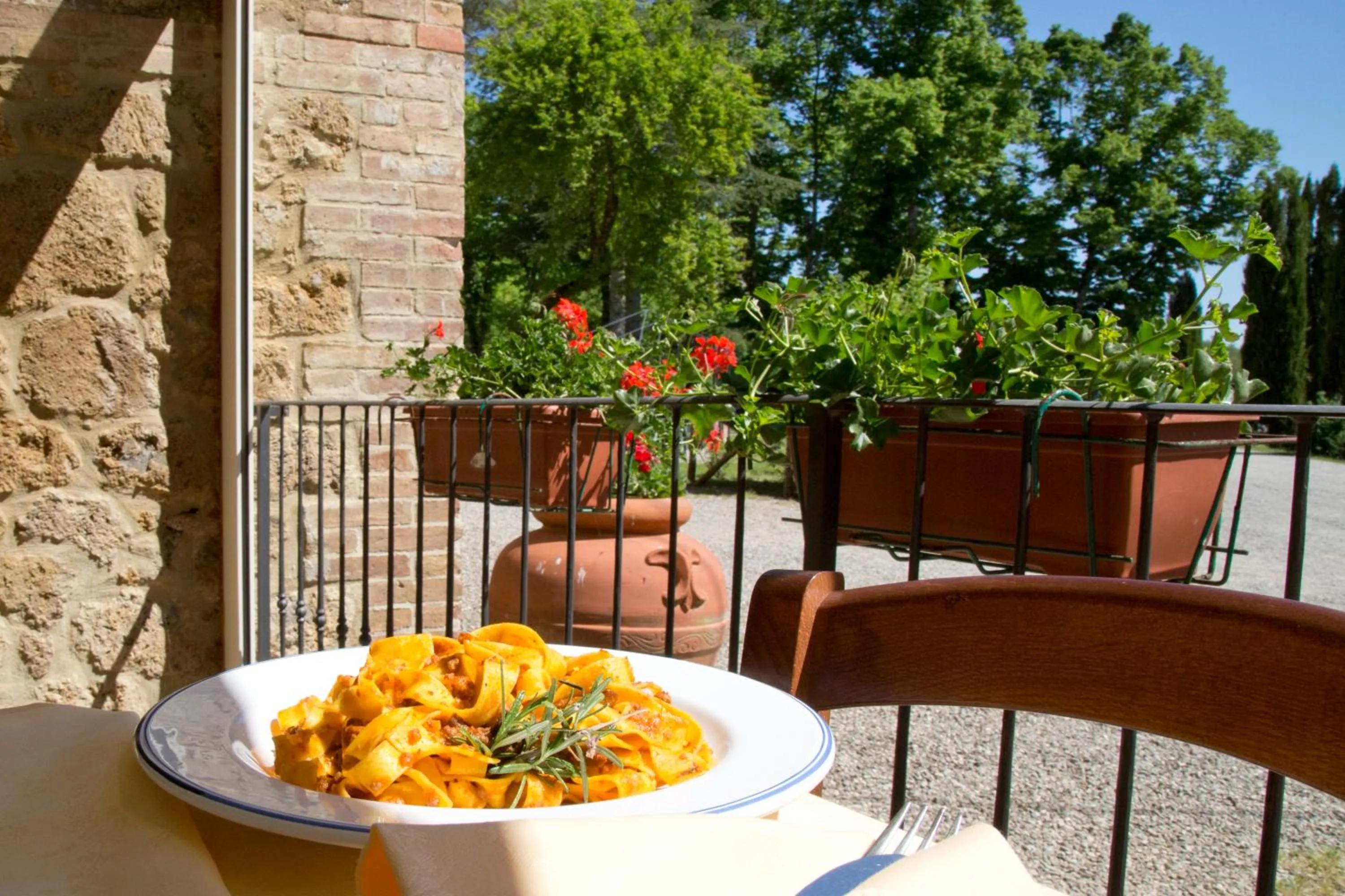 Food and drinks in Casale San Galgano