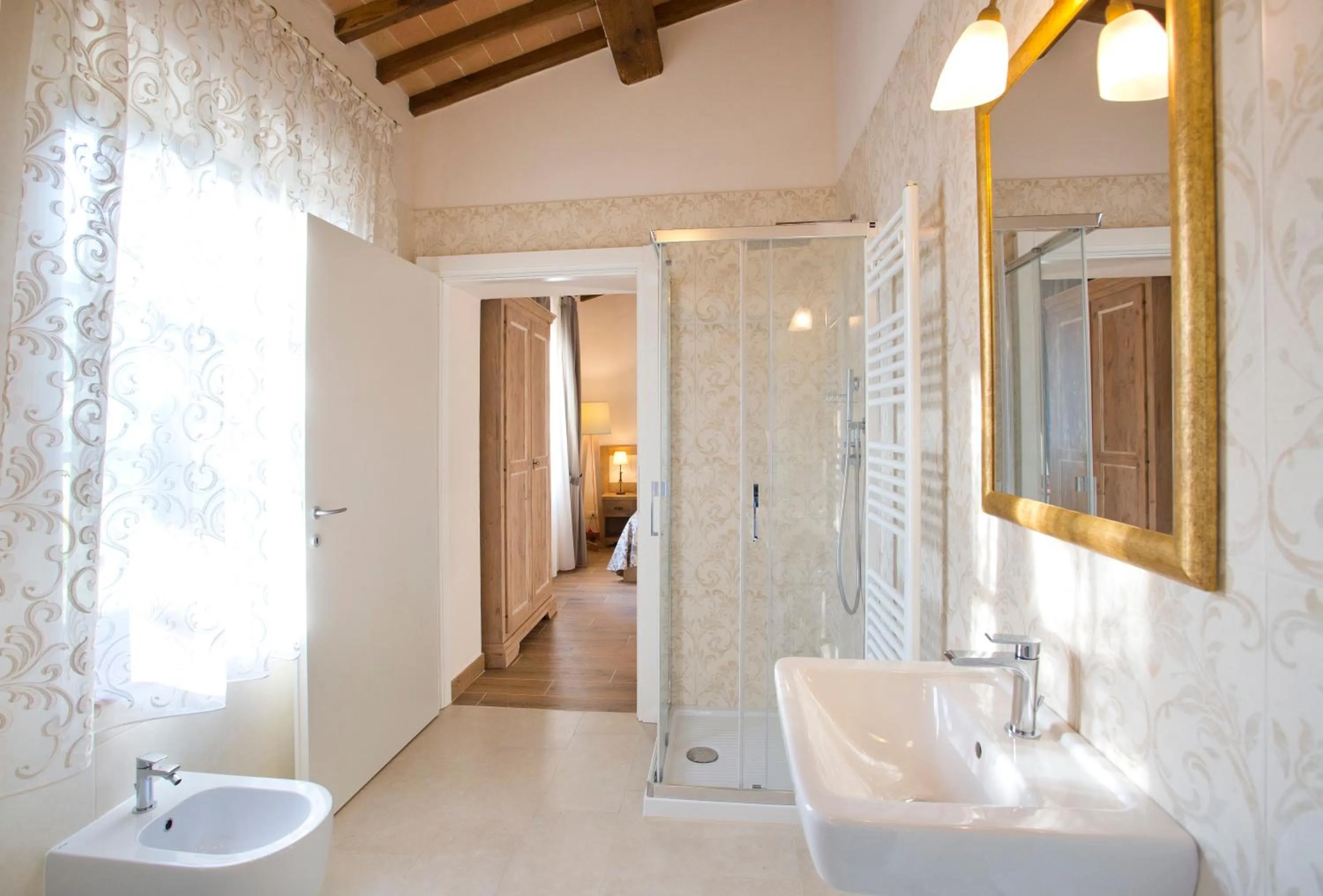 Shower in Casale San Galgano