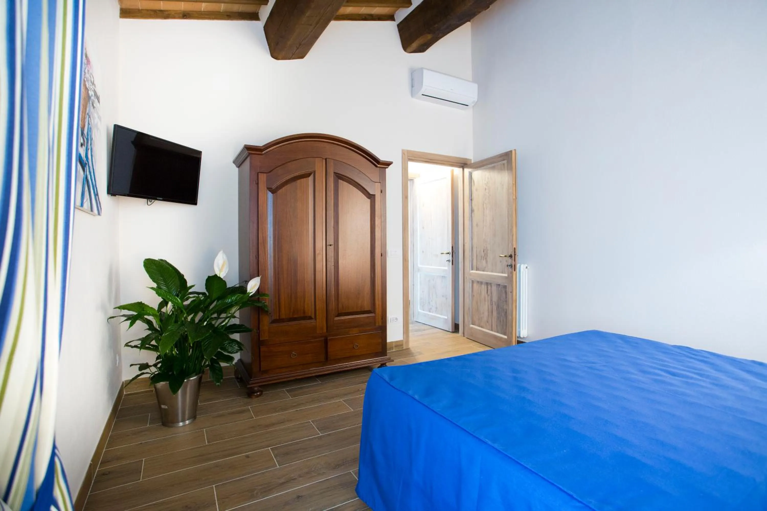 TV and multimedia, Bed in Casale San Galgano