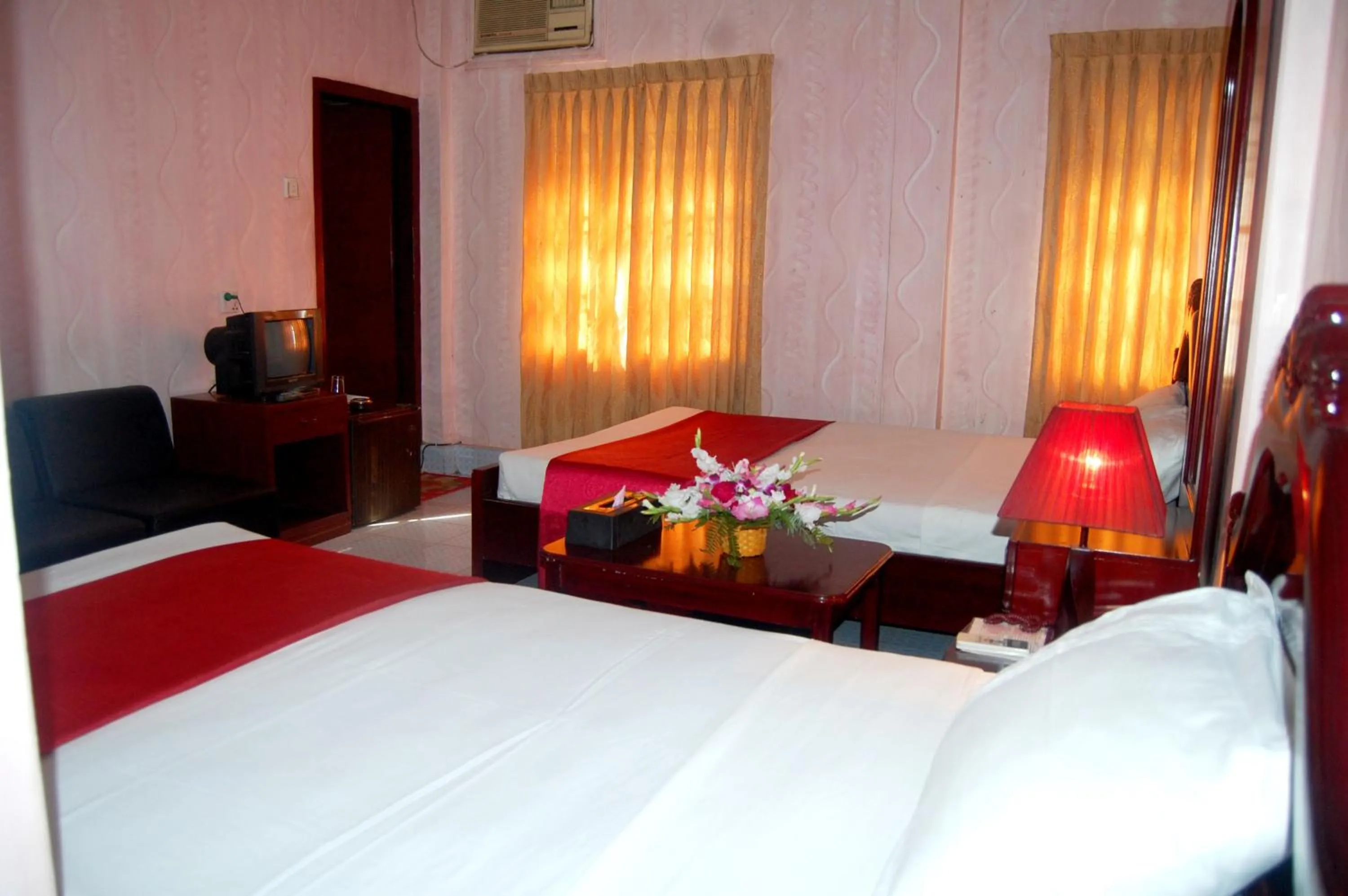 Bed in Hotel Swiss Garden International