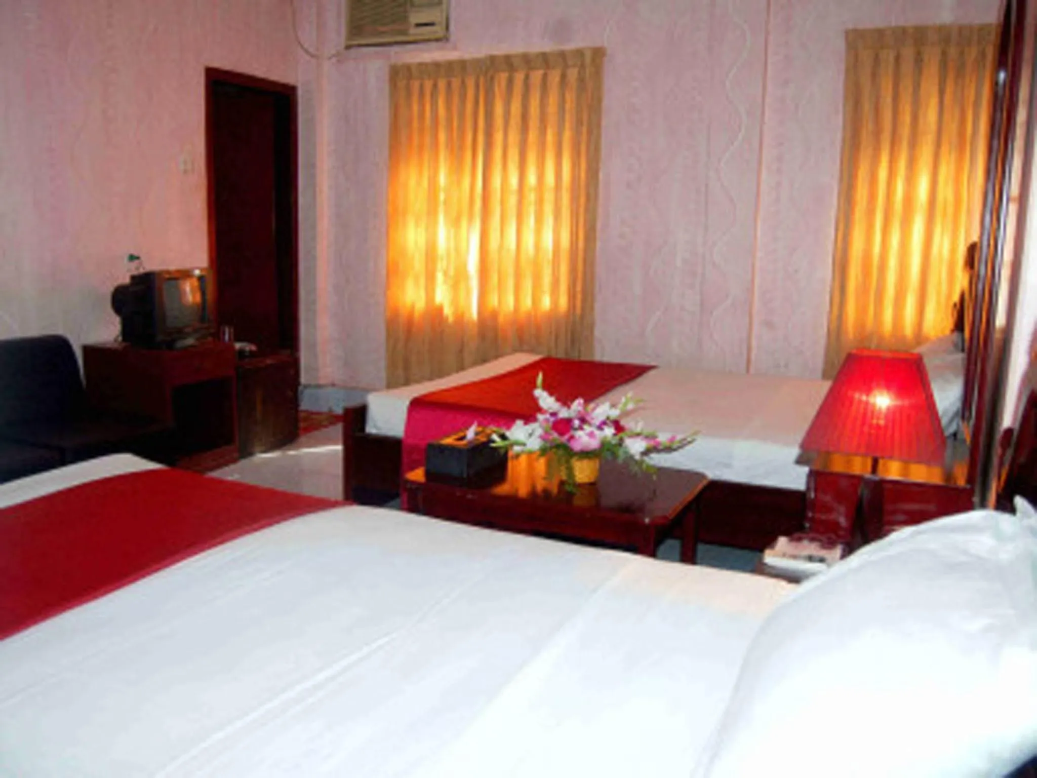 Bed in Hotel Swiss Garden International