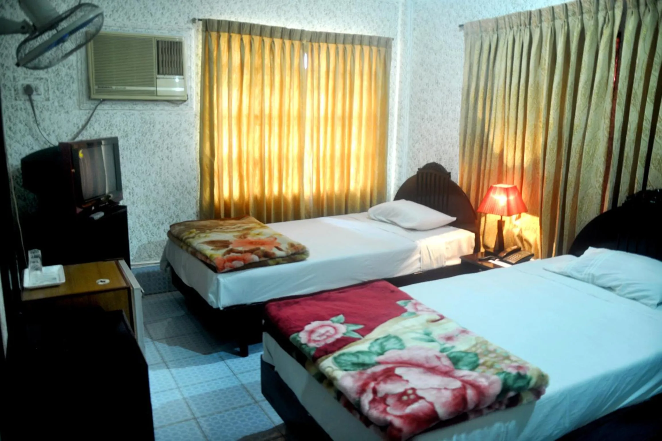 Bed in Hotel Swiss Garden International