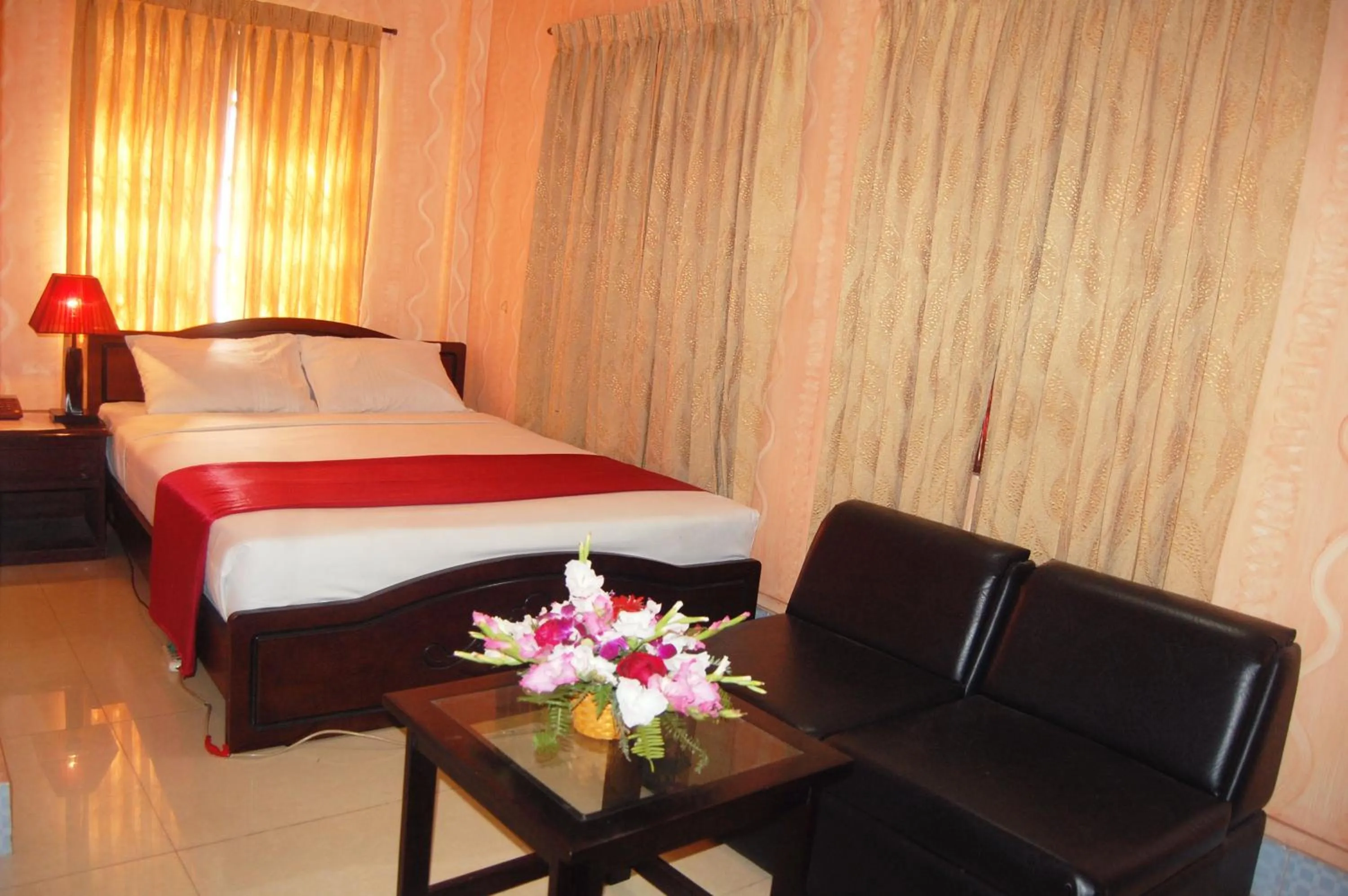 Bed in Hotel Swiss Garden International