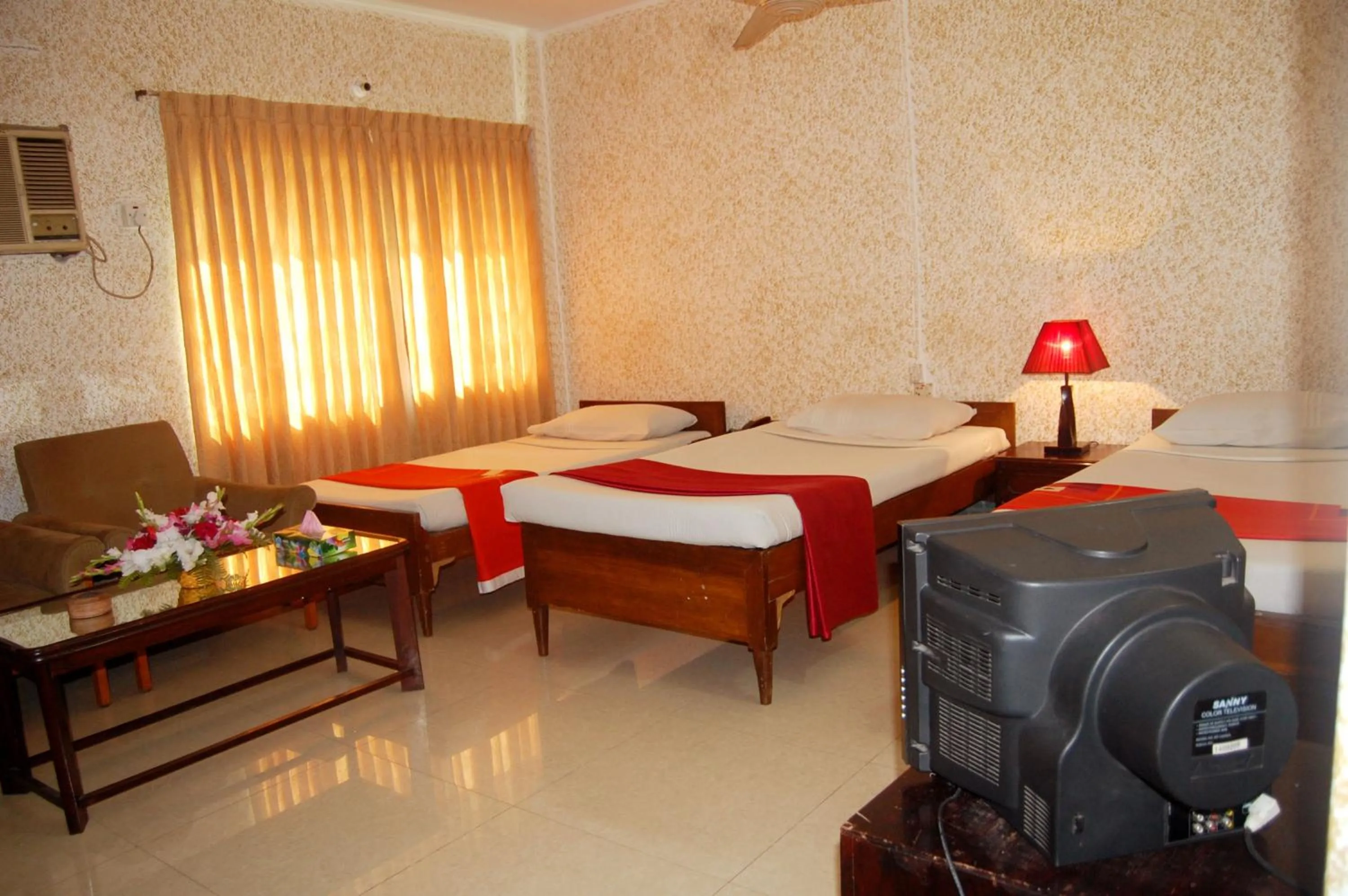 Bed in Hotel Swiss Garden International