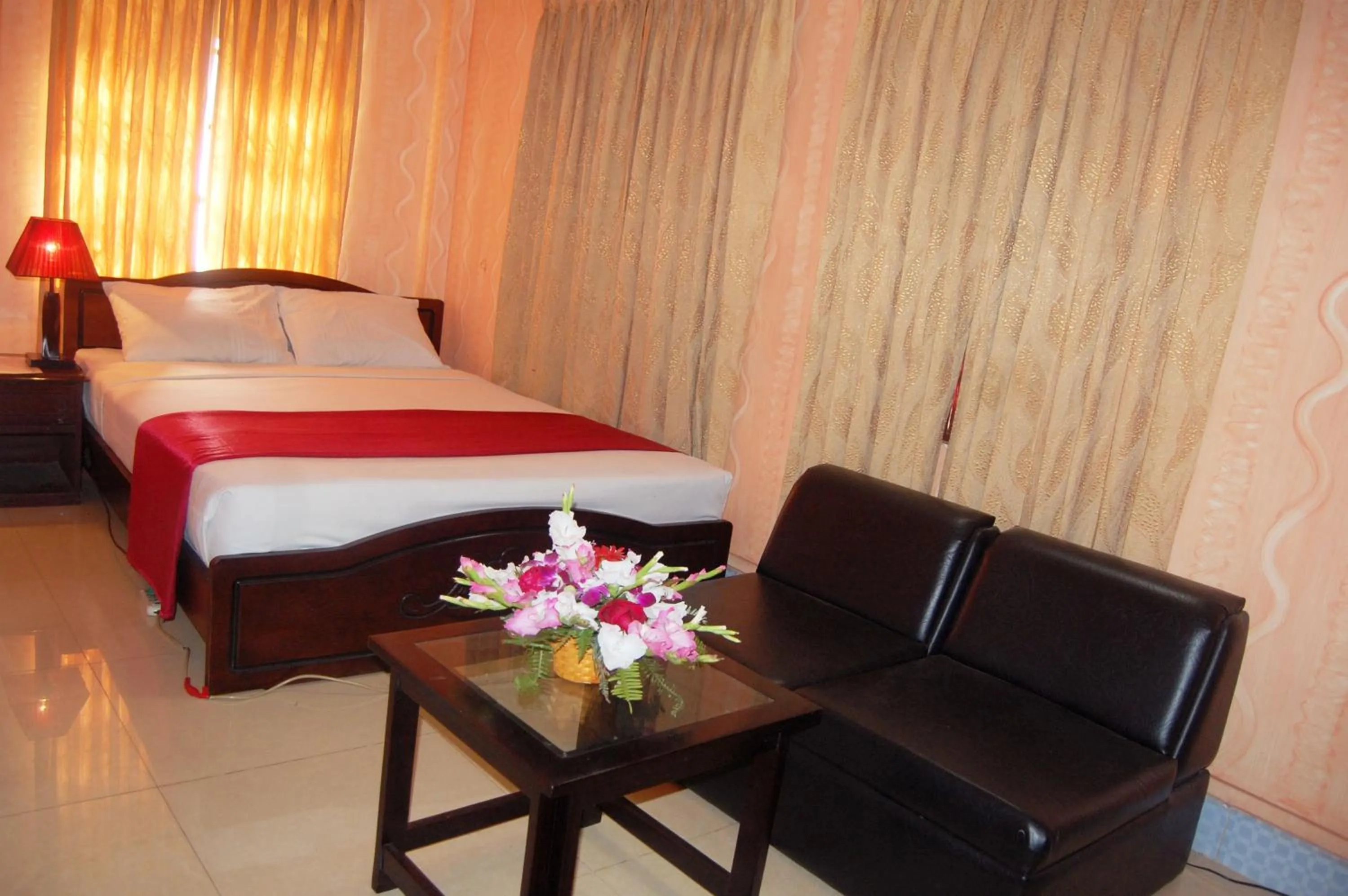 Bed in Hotel Swiss Garden International