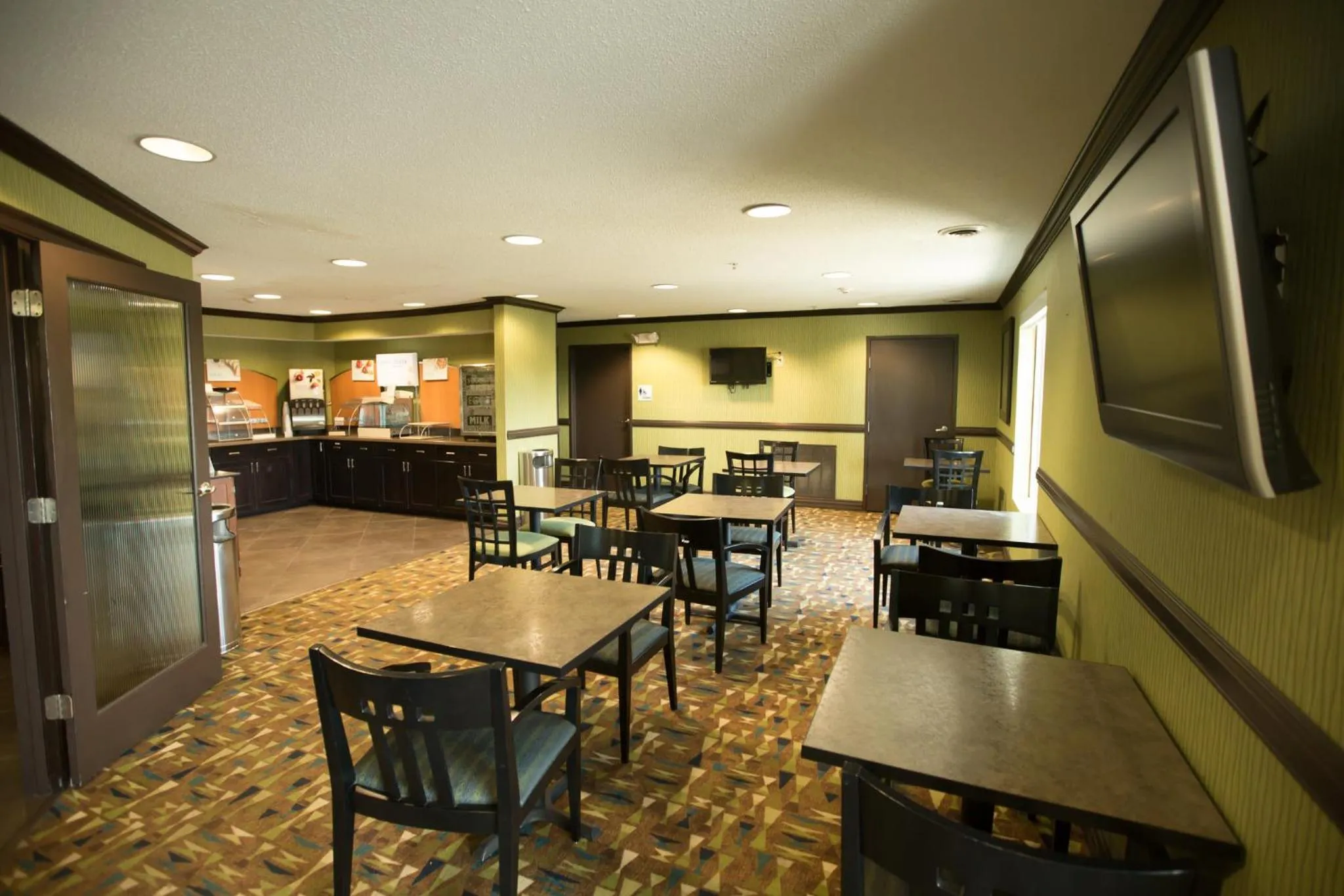 Breakfast in Holiday Inn Express Hotel & Suites Madison by IHG