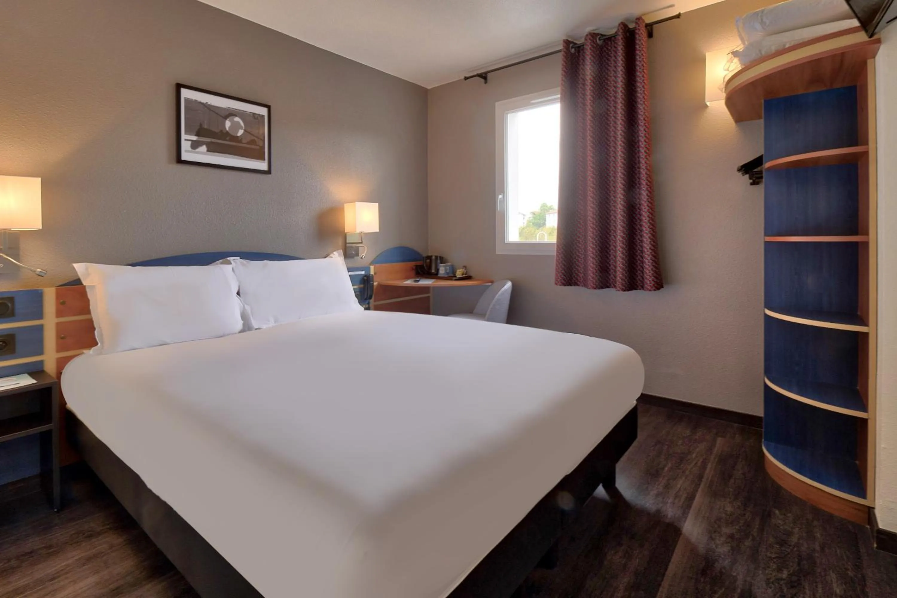Bed in Kyriad Anglet - Biarritz